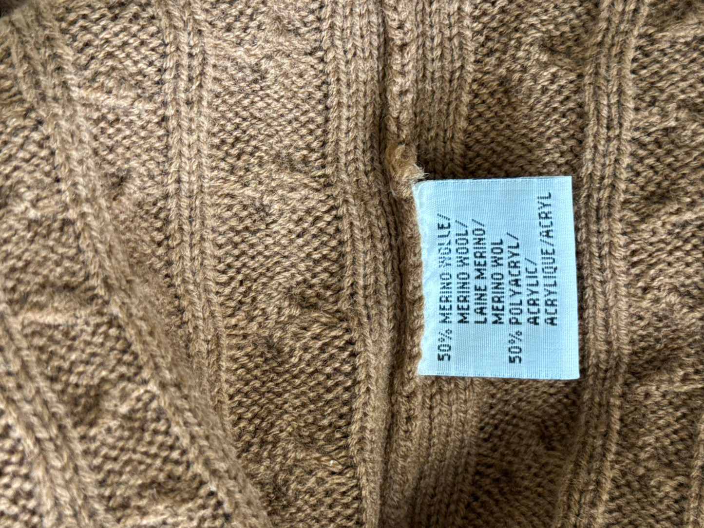 Pulover vintage din lână merino cu umerii marcați( mărimea M)