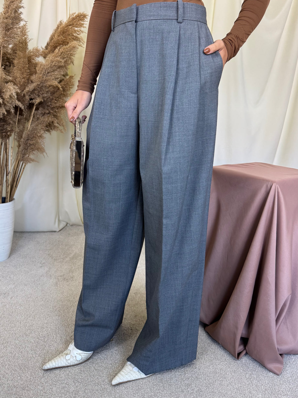 Pantalon COS super cool wide leg din stofă de lână  ( mărimea M)