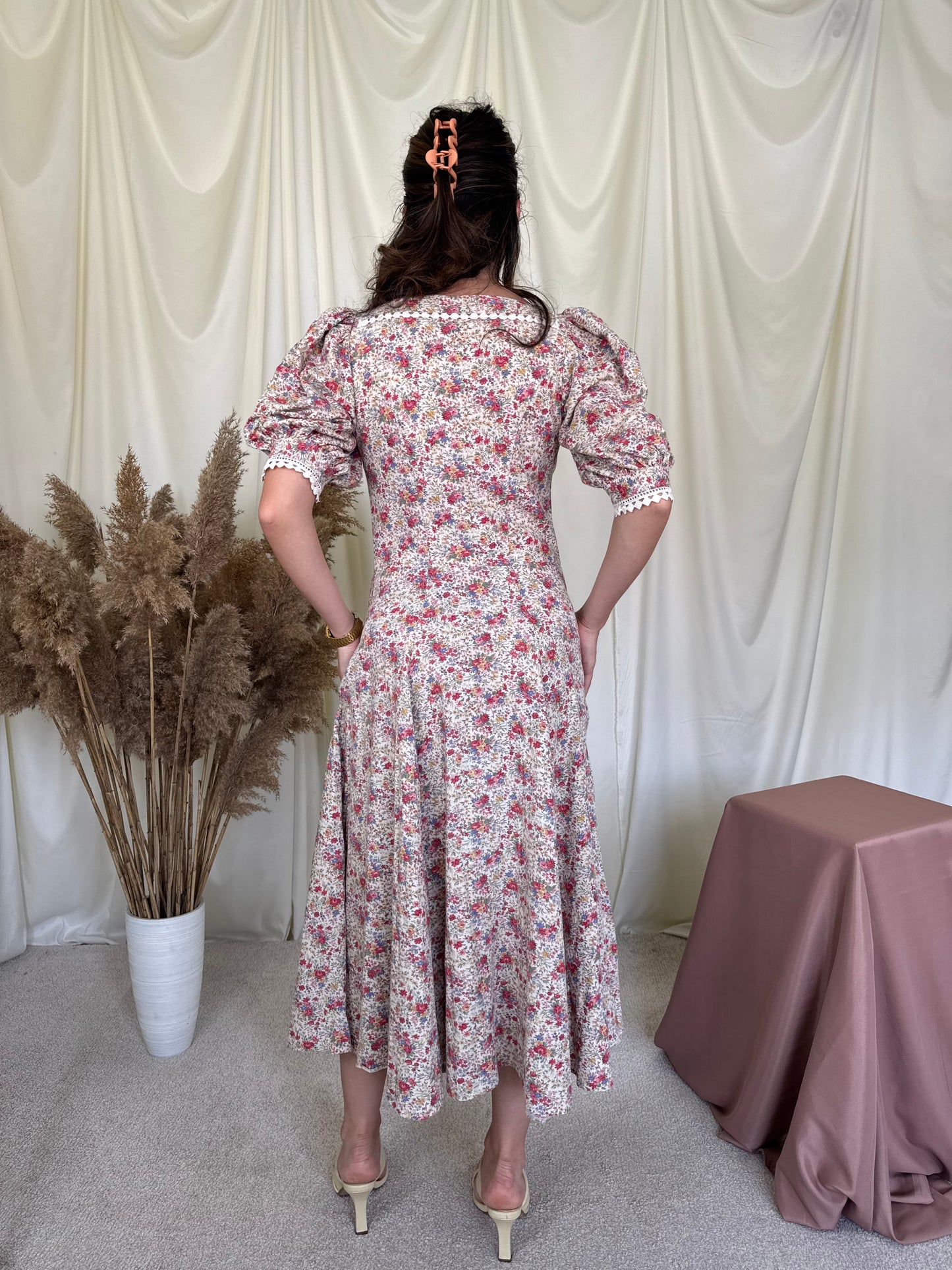 Rochie vintage cu print floral din bumbac și in, talie cambrata 
(Mărimea S)