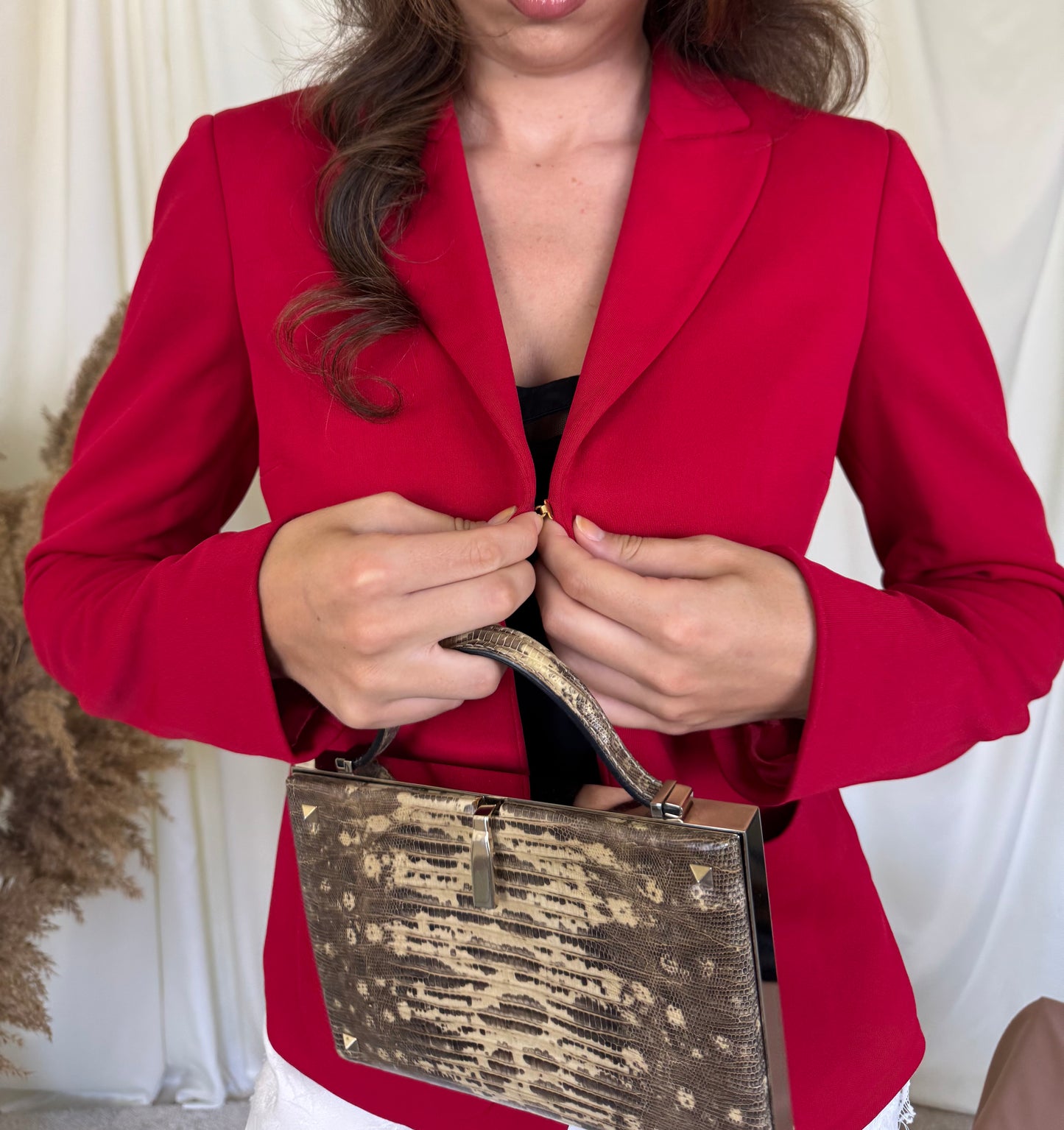 Sacou luxury SALVATORE FERRAGAMO într-un croi atemporal și croială elegantă. 
(Mărimea S)
