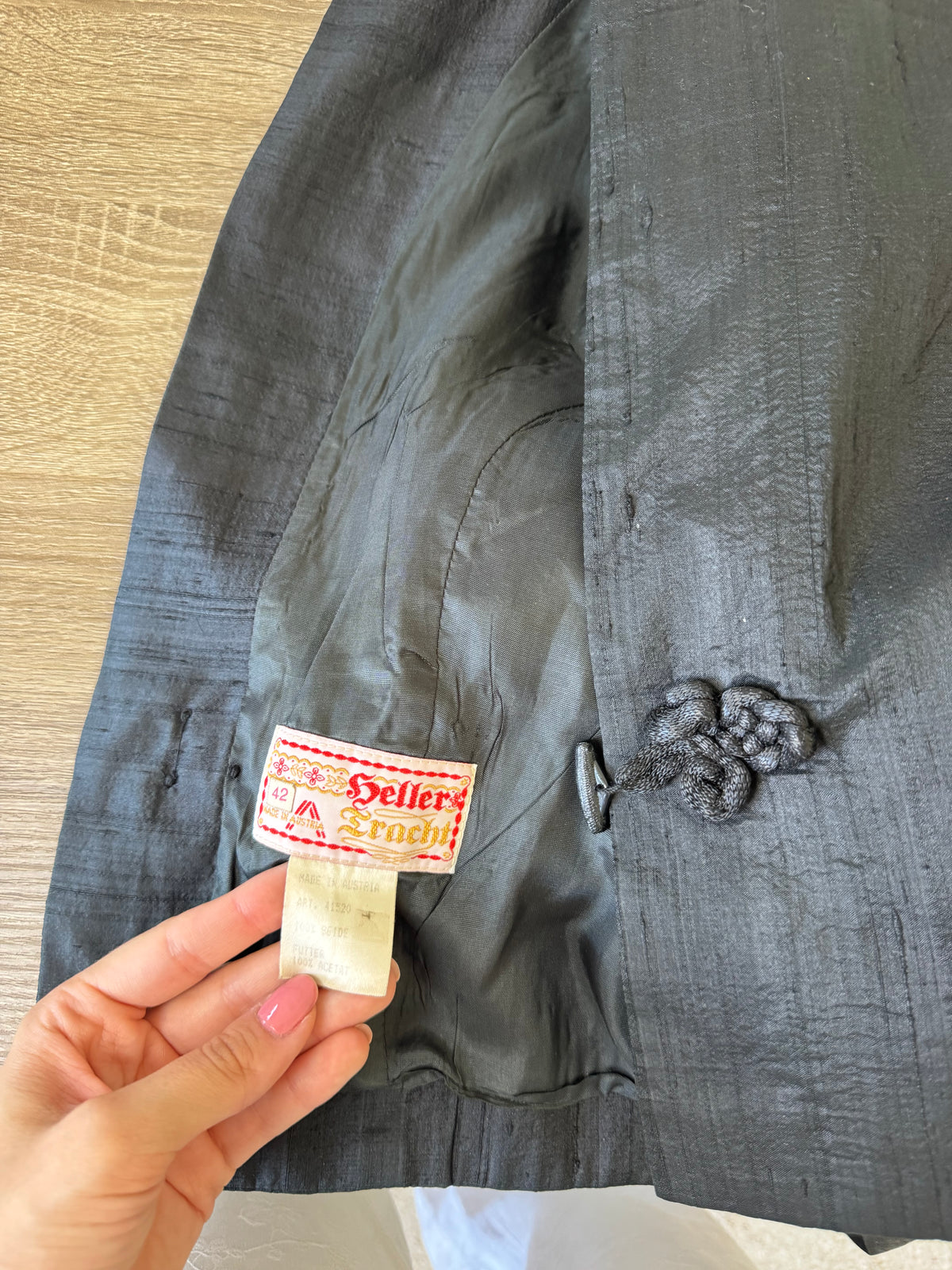 Sacou vintage din 100% mătase naturală cu aplicații pe spate, umeri și talie marcate ( mărimea S/M)