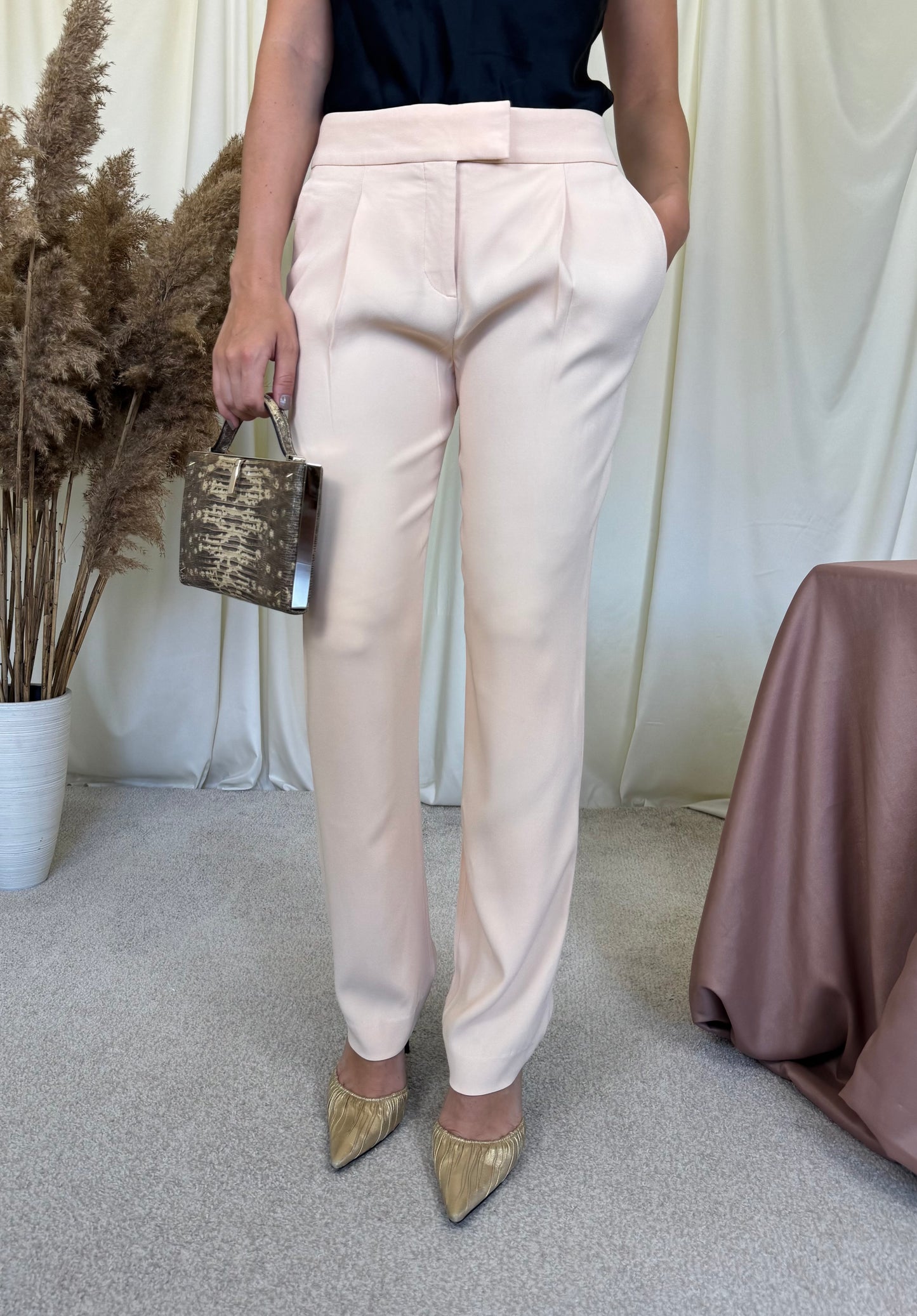 Pantalon elegant Hugo Boss peachy 
(Mărimea S)