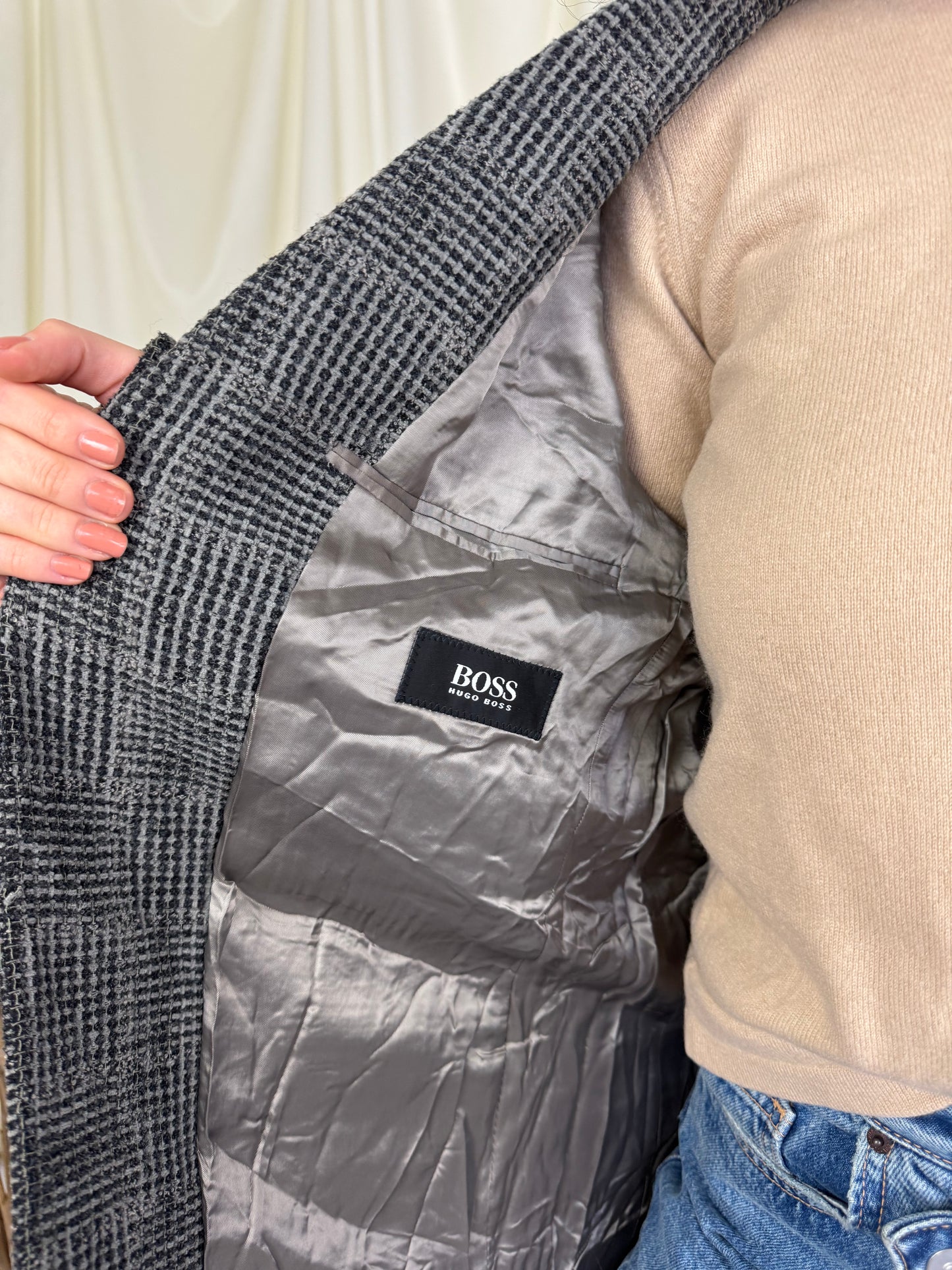 Sacou vintage de brand HUGO BOSS din stofă de catifea superbă ( mărimea M/L)