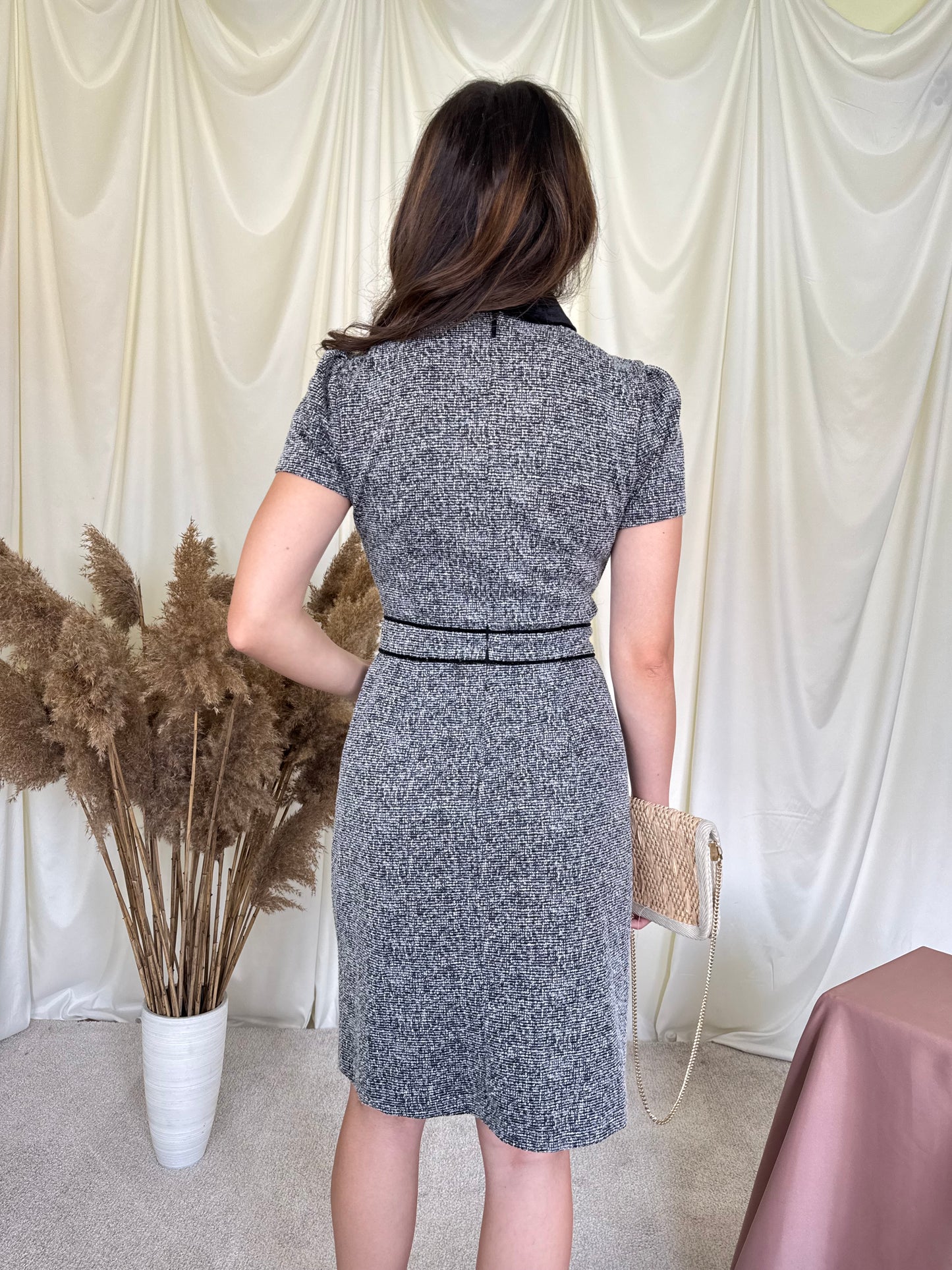Rochie KARL LAGERFELD cu talie cambrata 
(Mărimea xs/s)