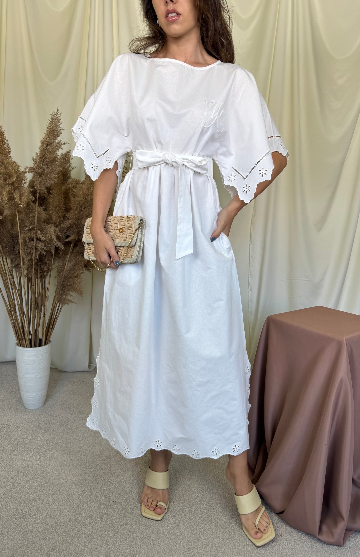 Rochie Max Mara din bumbac și in cu broderie superbă, mâneci ample și cordon pentru marcarea taliei ( mărimea M)