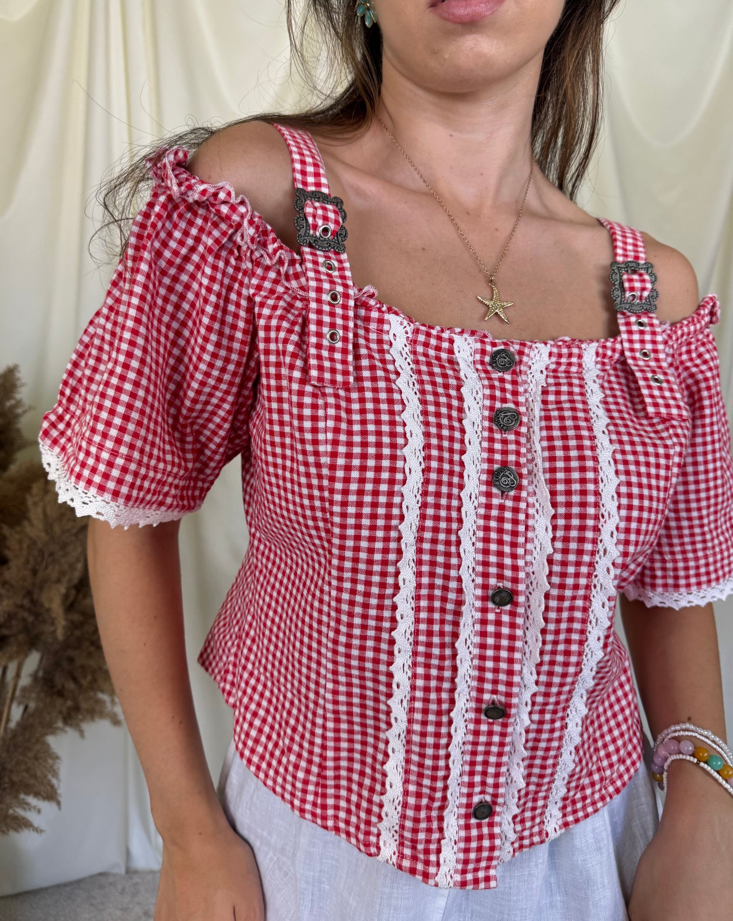 Back! Cămașă vintage cu print roșu in carouri și detalii metalice ( mărimea M)