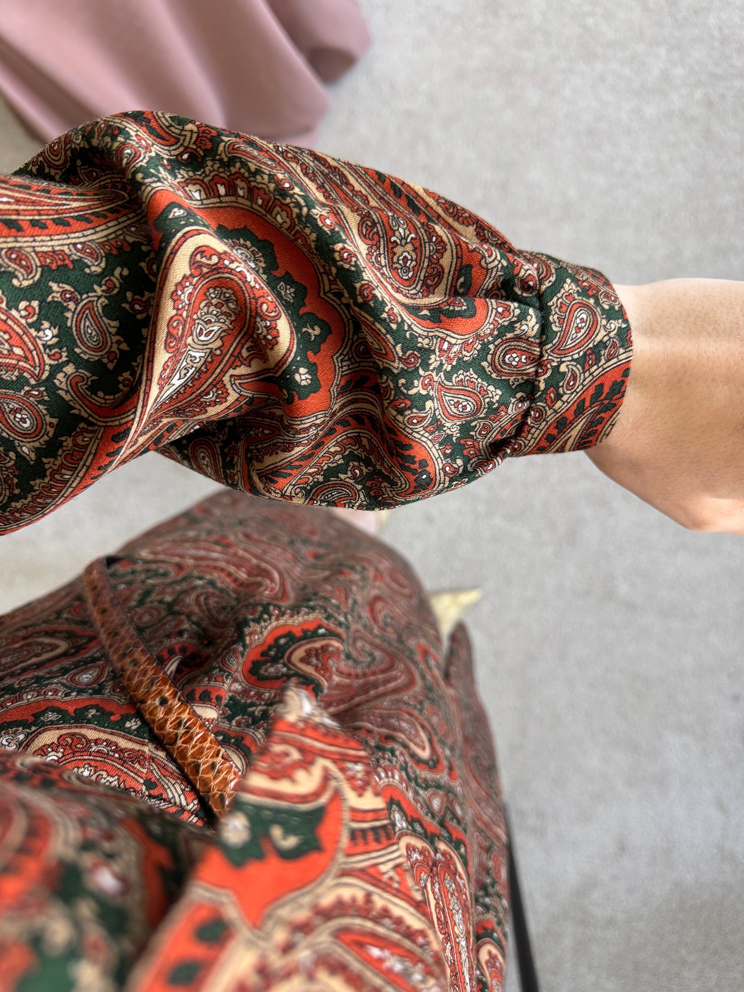 Rochie vintage cu print și curea din piele de piton 
(Mărimea M)