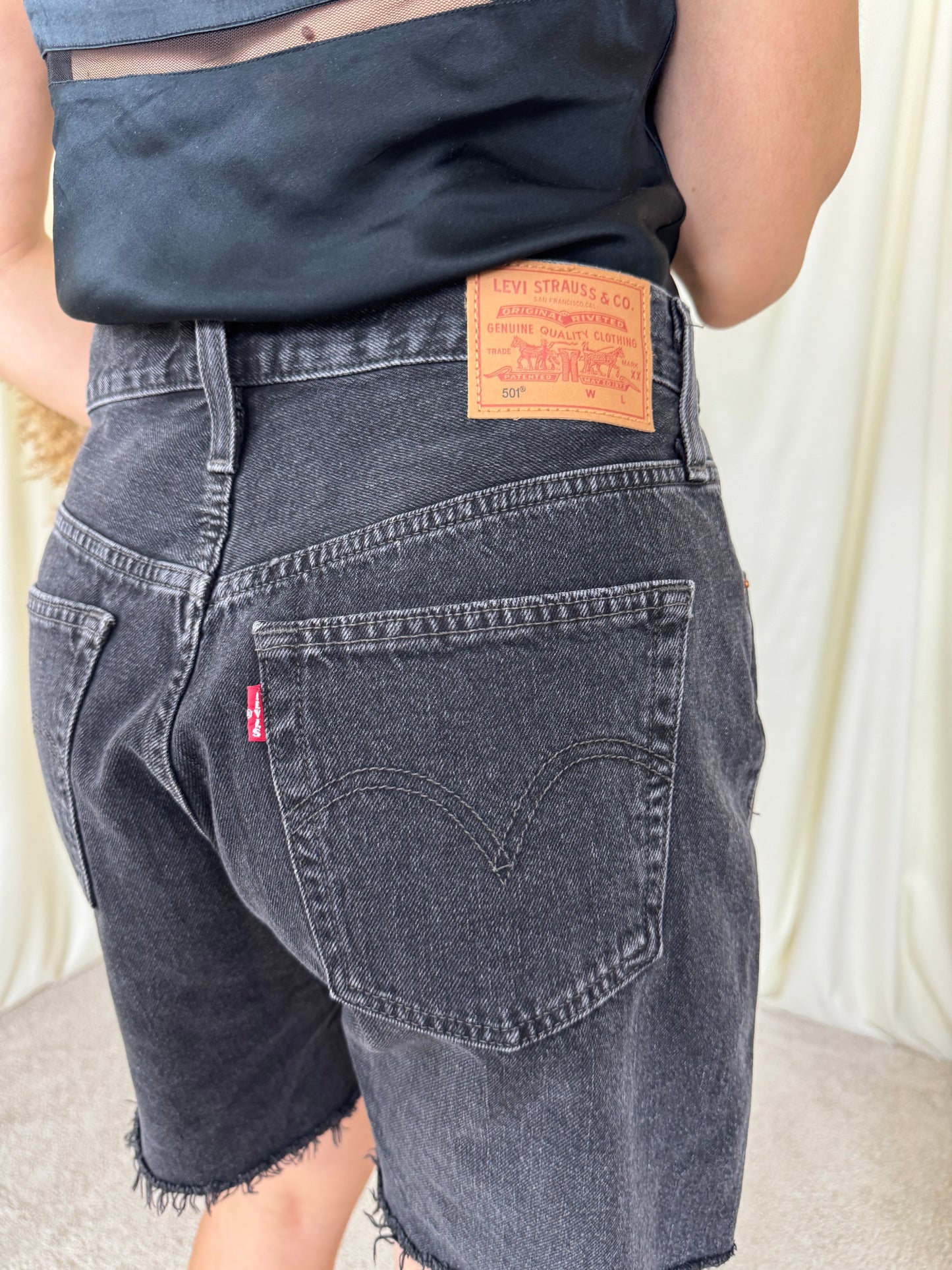 Levi’s 501 Negru cu talie înaltă ( mărimea M)