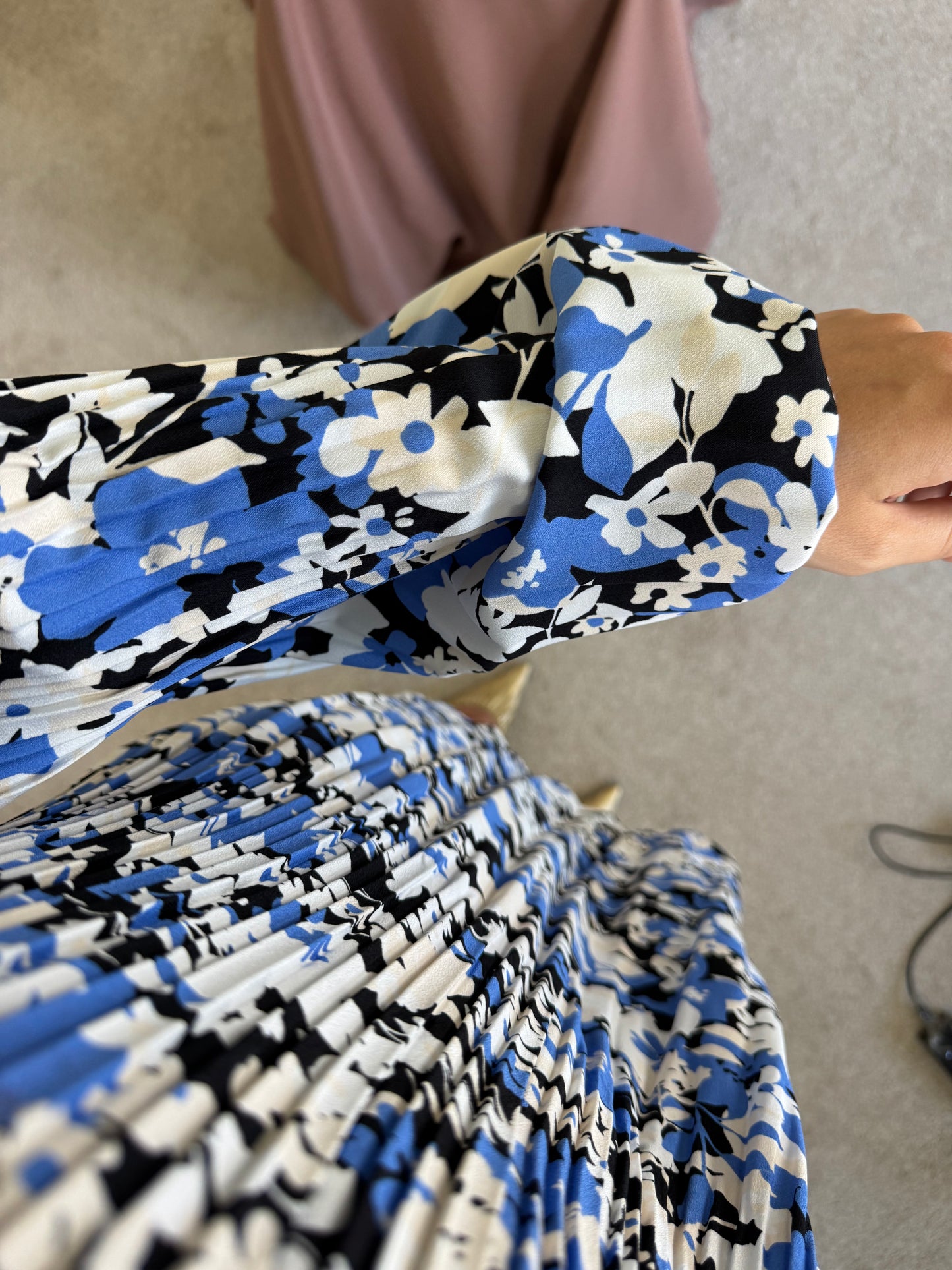 Rochie Hugo Boss cu print floral și mâneci ample (mărimea S/M)