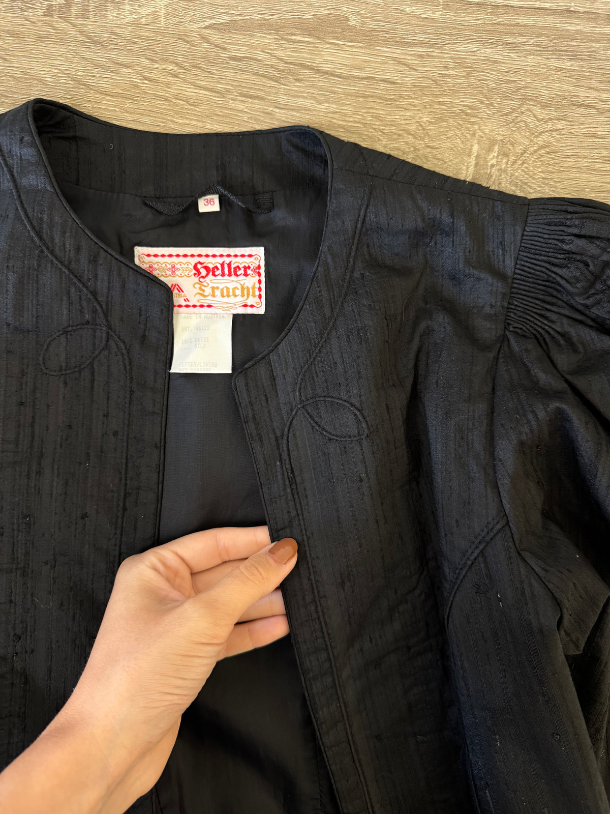 Sacou vintage din mătase naturală cu broderie superba( mărimea XS)