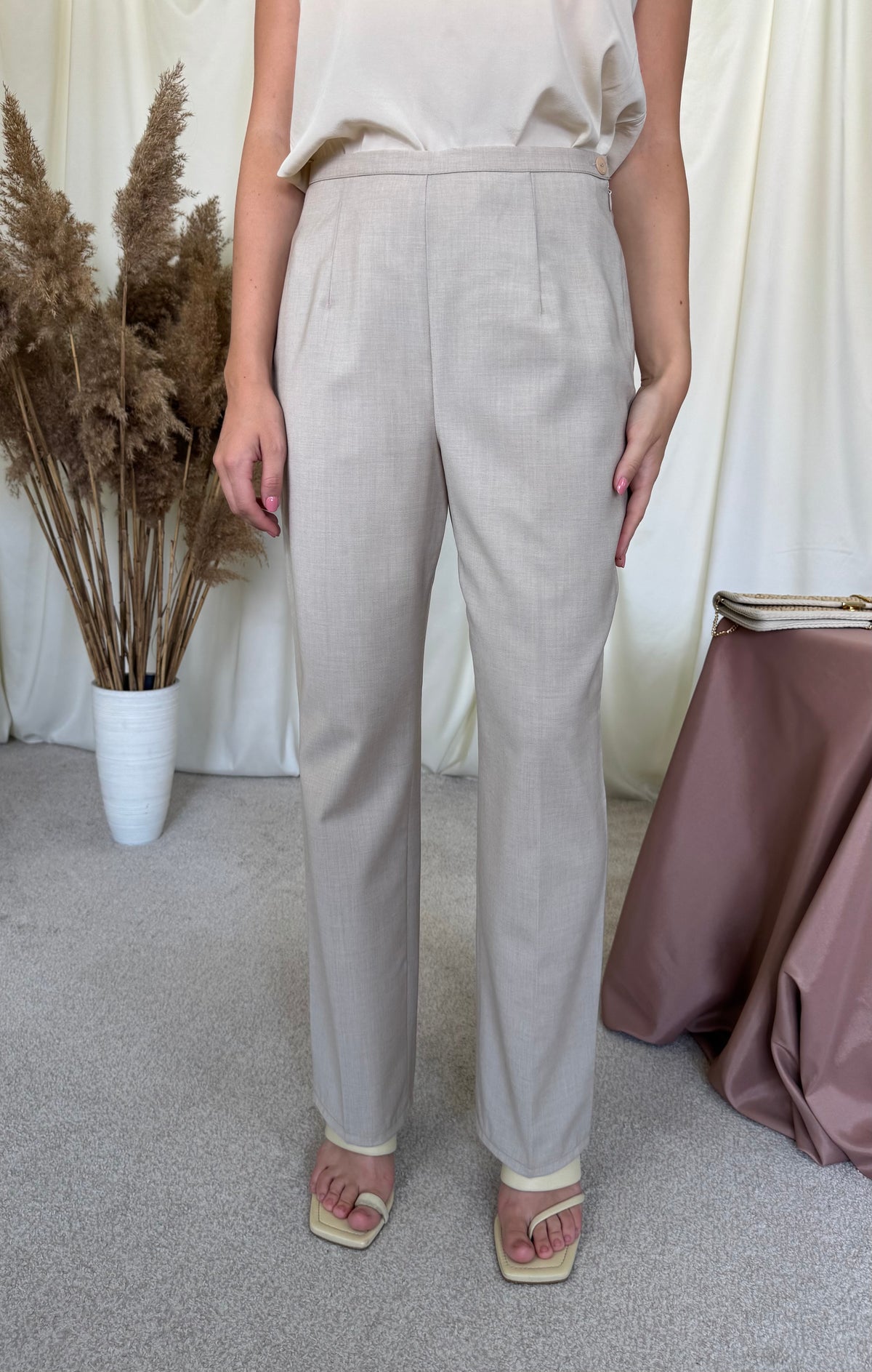 Pantalon vintage din 100% Lână subțire cu talie înaltă ( mărimea M)