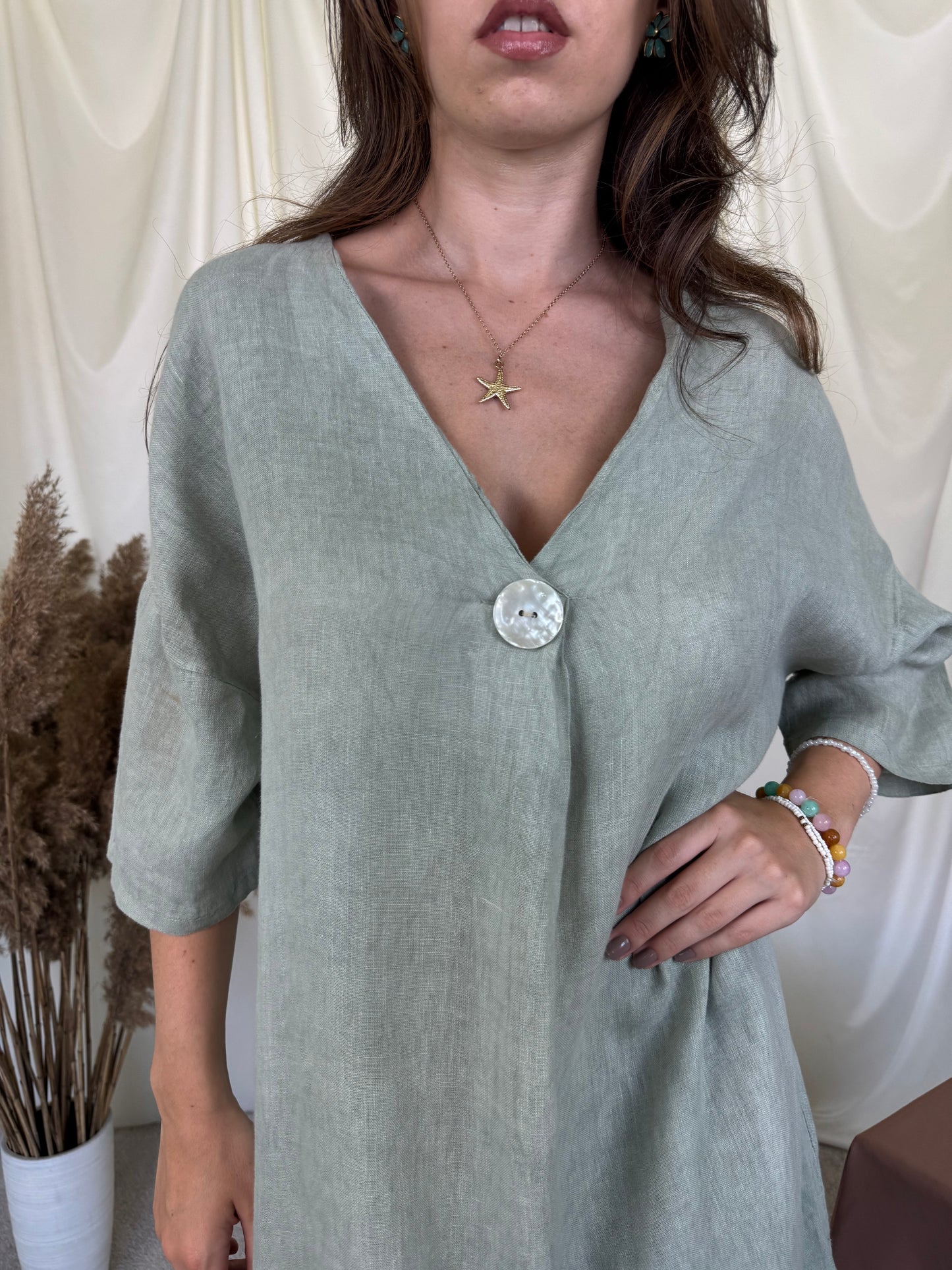 Rochie din in verde cu nasture perla în croi amplu și fluid ( mărimea S-XL)