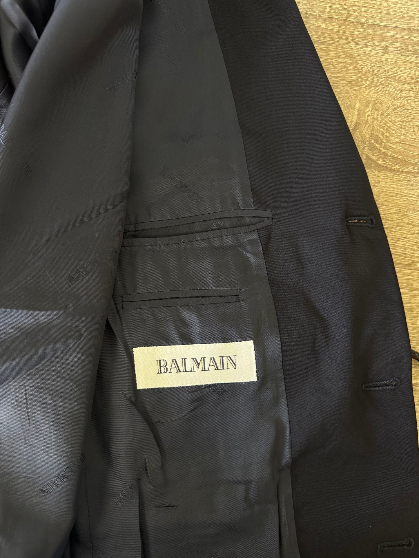 Sacou Balmain din stofă fină 100% lână, (mărimea L)
Căptușeală inscripționată