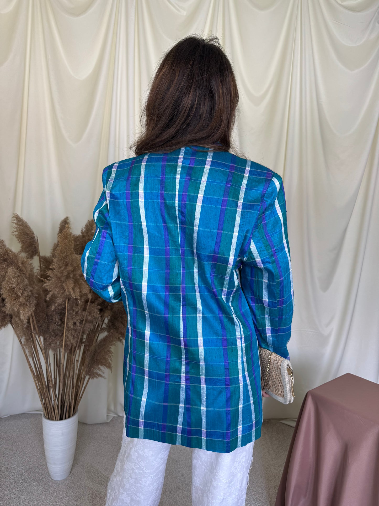 Sacou vintage din 100% matase naturală cu print carouri, rând dublu de nasturi și umeri marcați  ( mărimea M)
