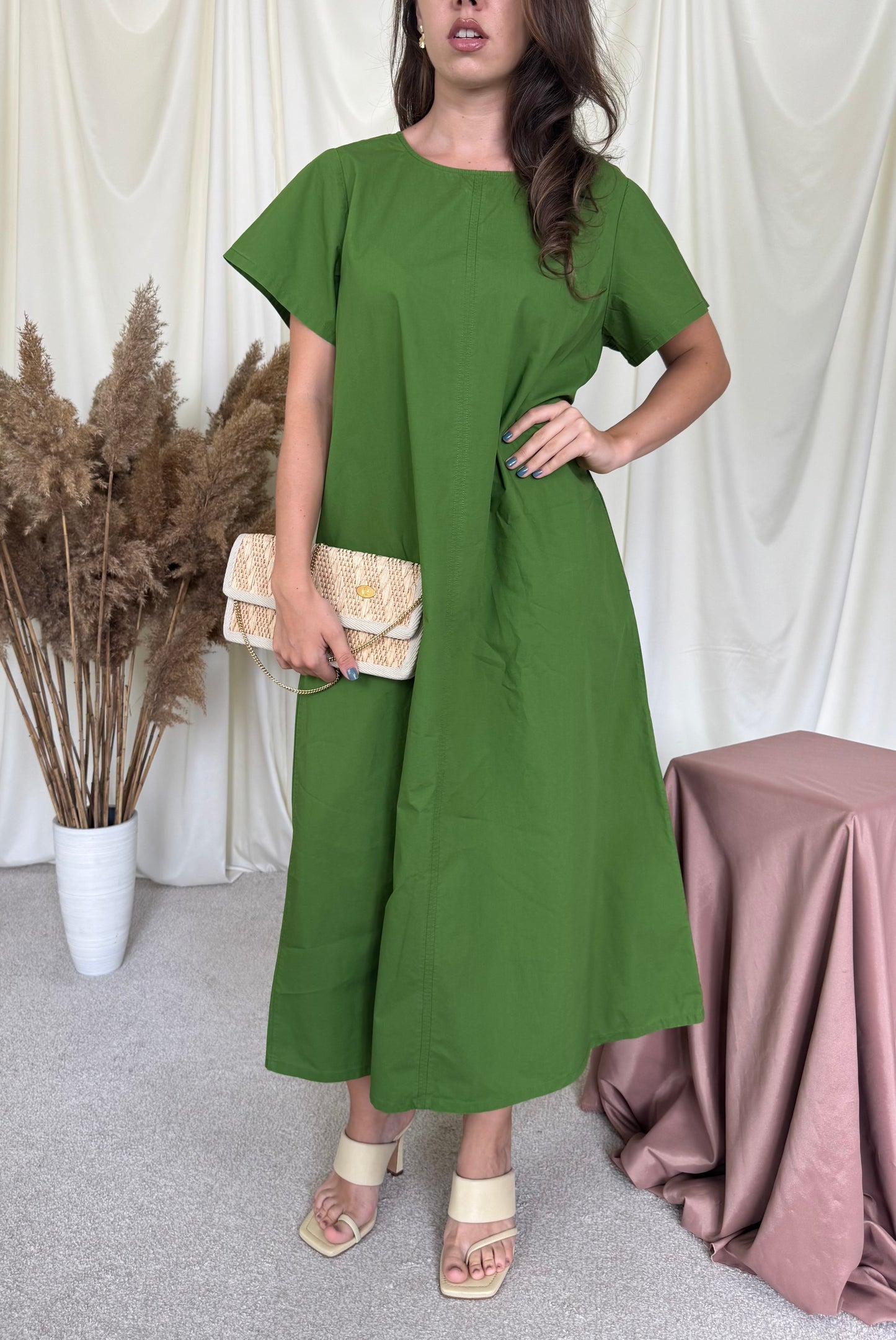 Rochie Benetton într-o nuanță superbă de verde, croi A lejer, fermoar la spate ( mărimea M-L)