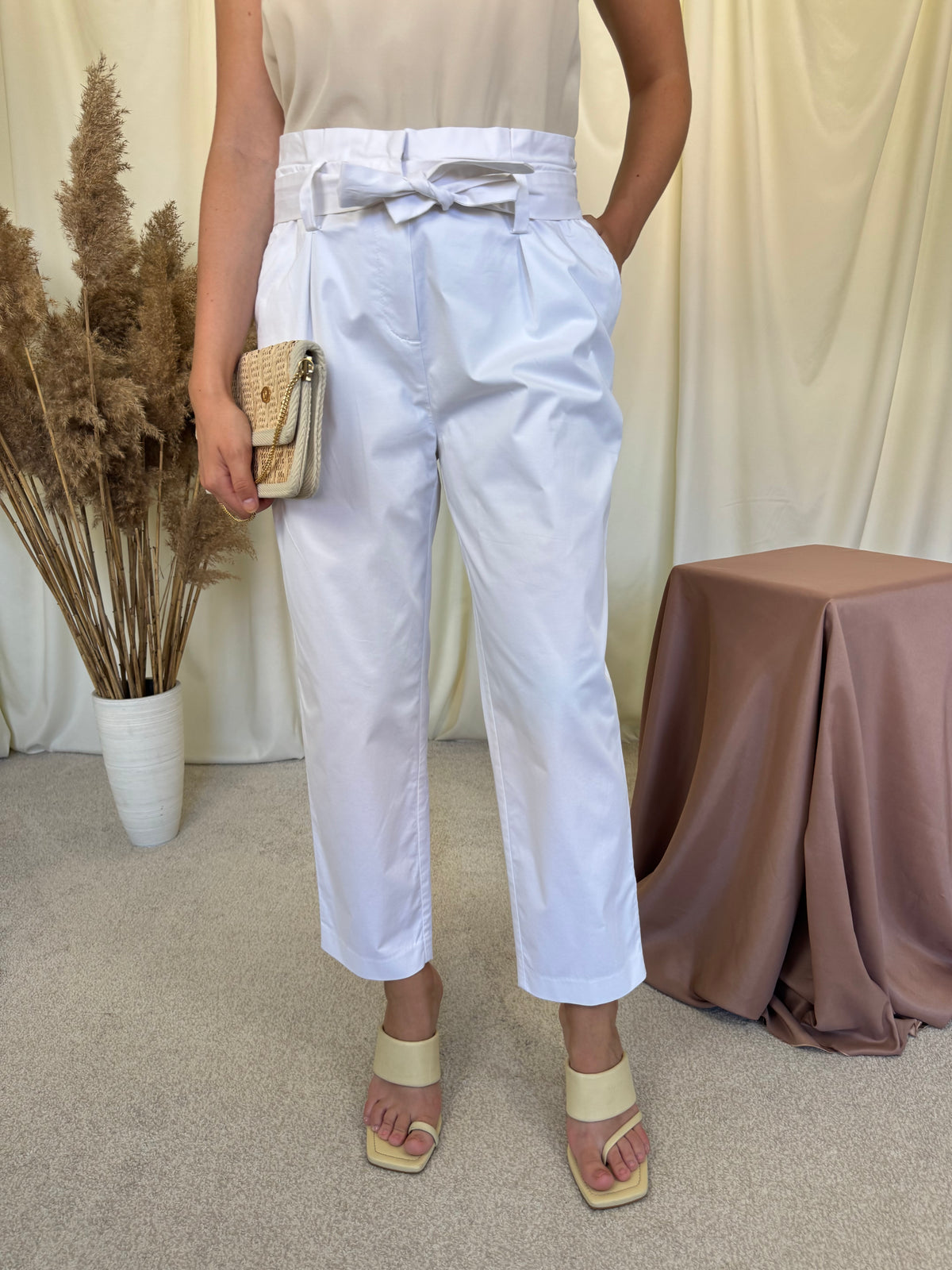 Pantalon alb din 100% bumbac cu talie înaltă ajustabilă cu cordon ( mărimea M)