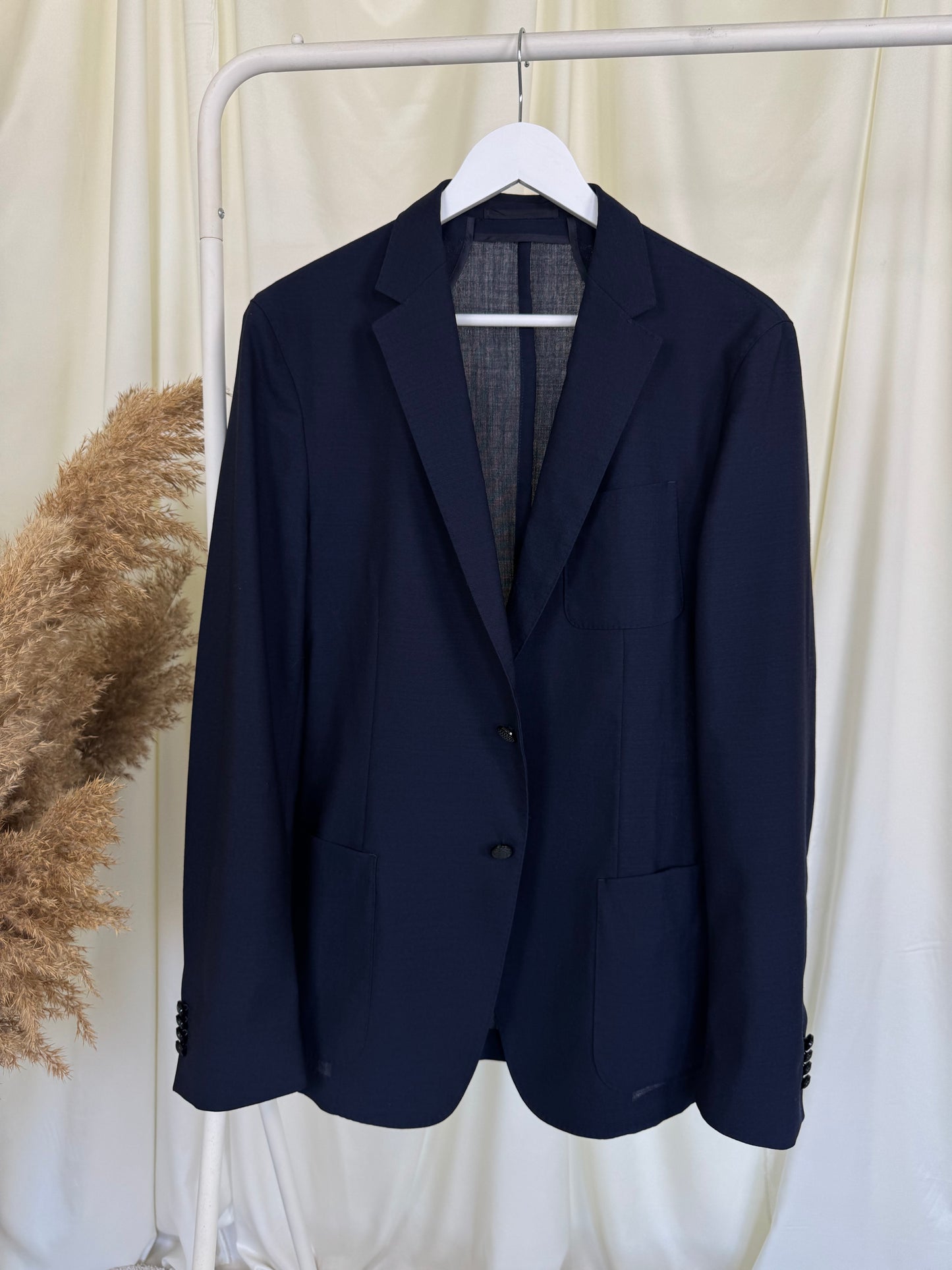 Sacou premium dark blue HUGO BOSS din 100% lana- stofă de vară. 
(Mărimea M-L/ 52)