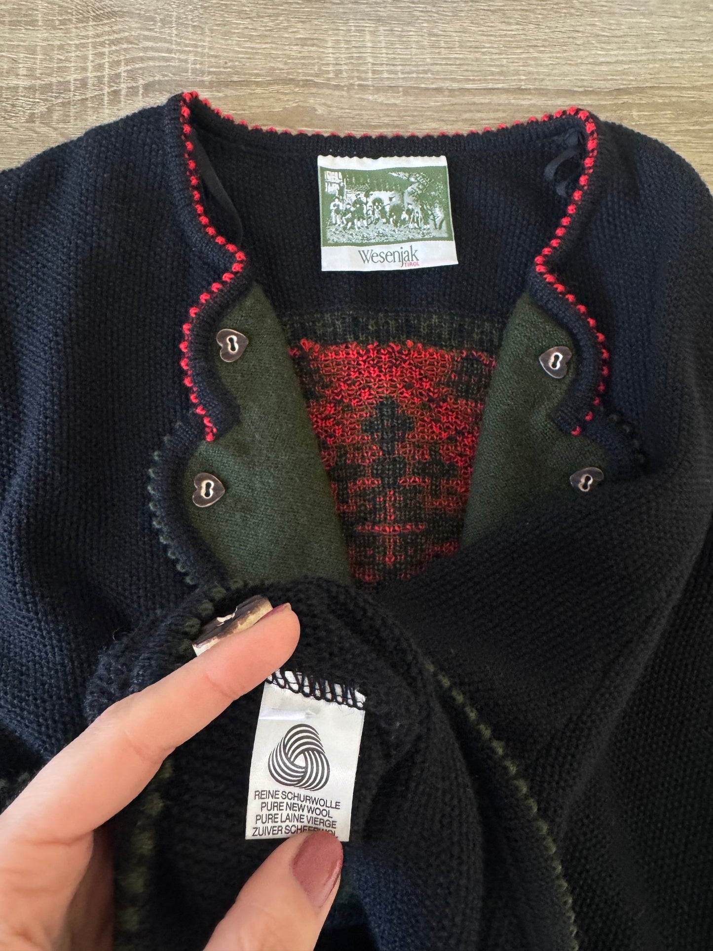 Cardigan vintage din 100% lână cu broderie superbă ( mărimea M/L)