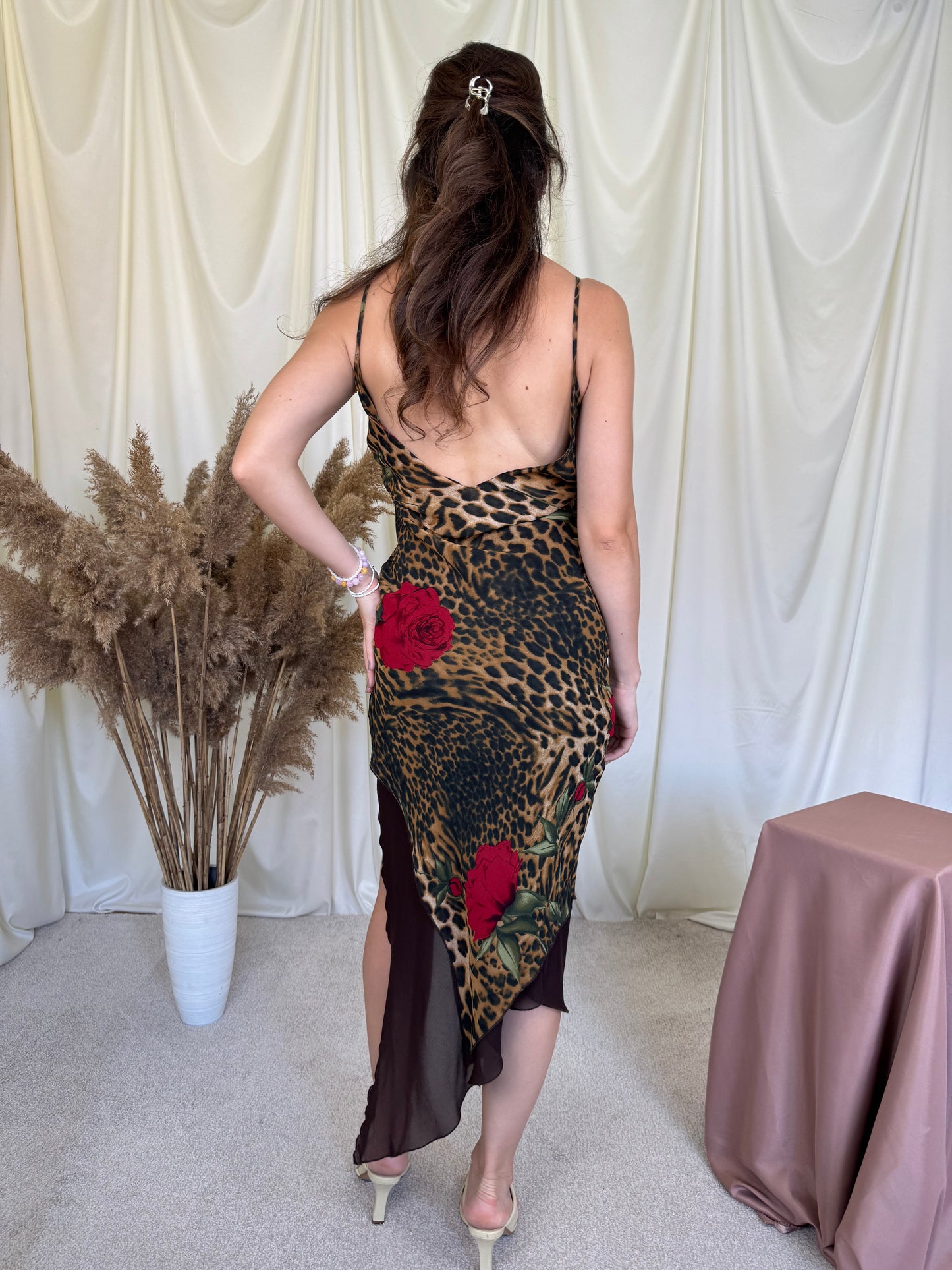 Rochie vintage cu print trandafiri și croi asimetric, croială fluidă ( mărimea S)
