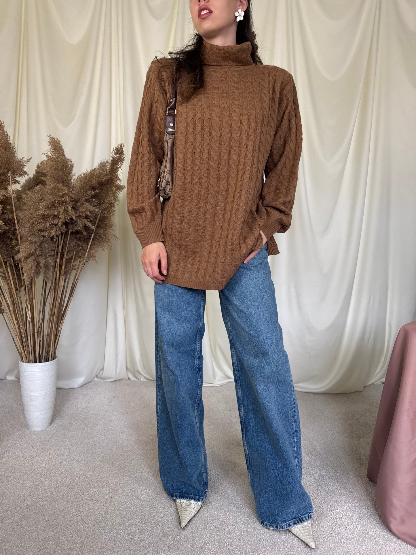 Pulover vintage din lână merino cu umerii marcați( mărimea M)