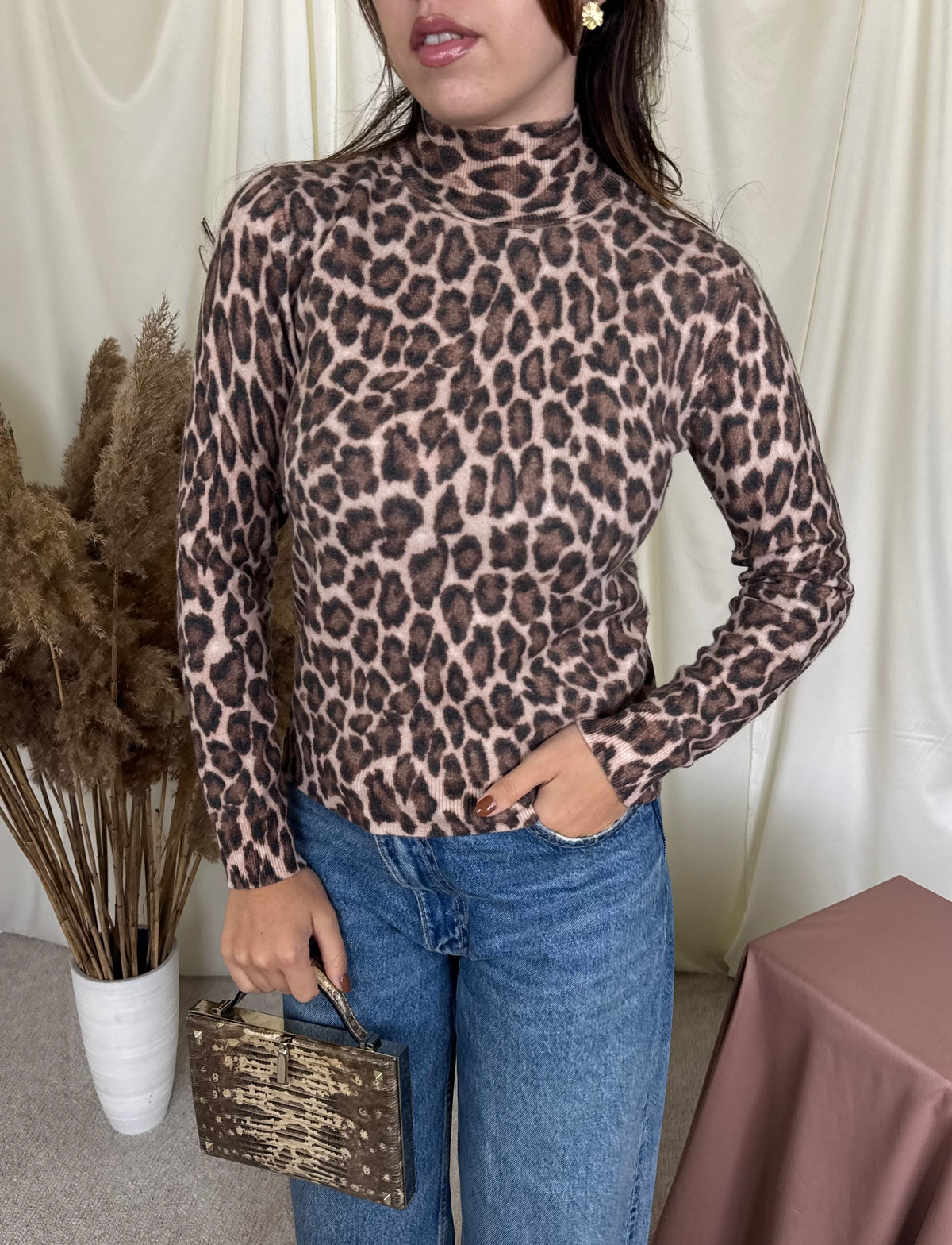 Pulover Madeleine pe gat din lana și cașmir cu animal print ( mărimea S)