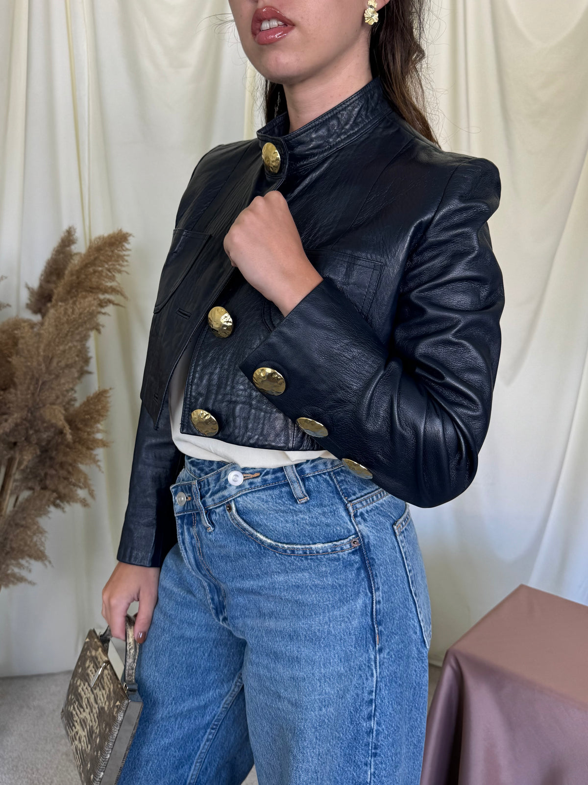 Jacheta vintage crop din piele naturală cu nasturi masivi aurii ( mărimea S)