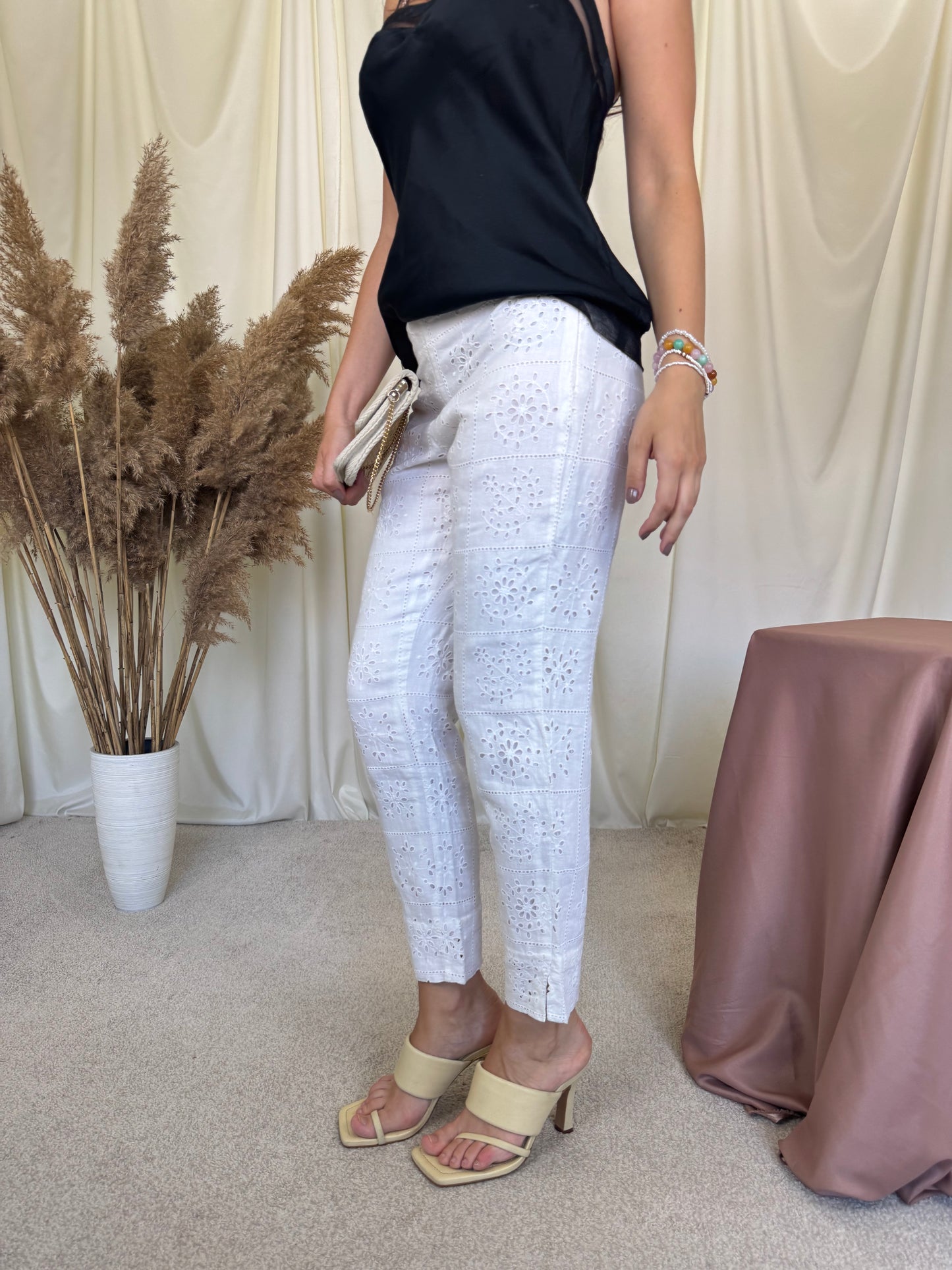 Pantaloni Ralph Lauren din 100% in cu talie medie și broderie superbă ( mărimea XS)
