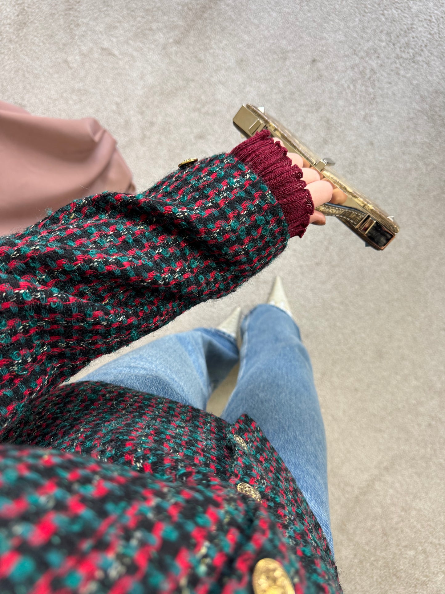 Jacheta din lana tip tweed cu detalii din catifea neagră și nasturi tip bijuterie, mărimea L/XL,