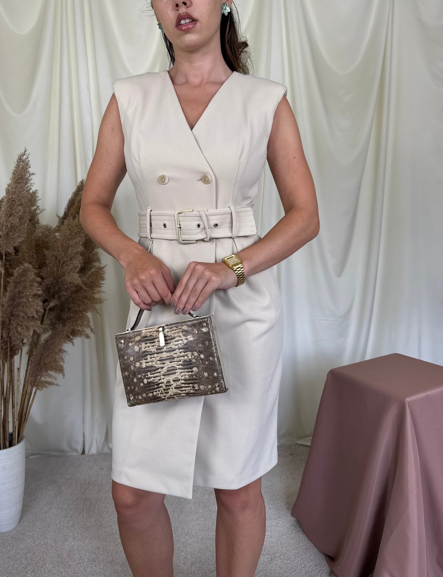 Rochie nouă CALVIN KLEIN cu centura pentru marcarea taliei 
(Mărimea S)