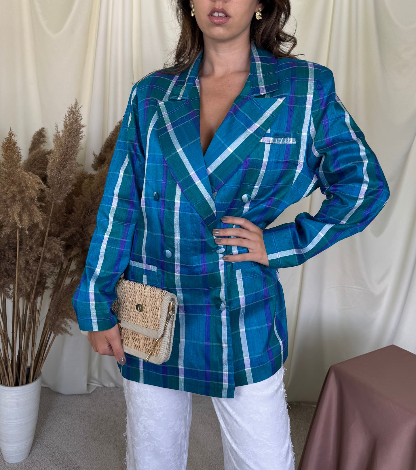 Sacou vintage din 100% matase naturală cu print carouri, rând dublu de nasturi și umeri marcați  ( mărimea M)