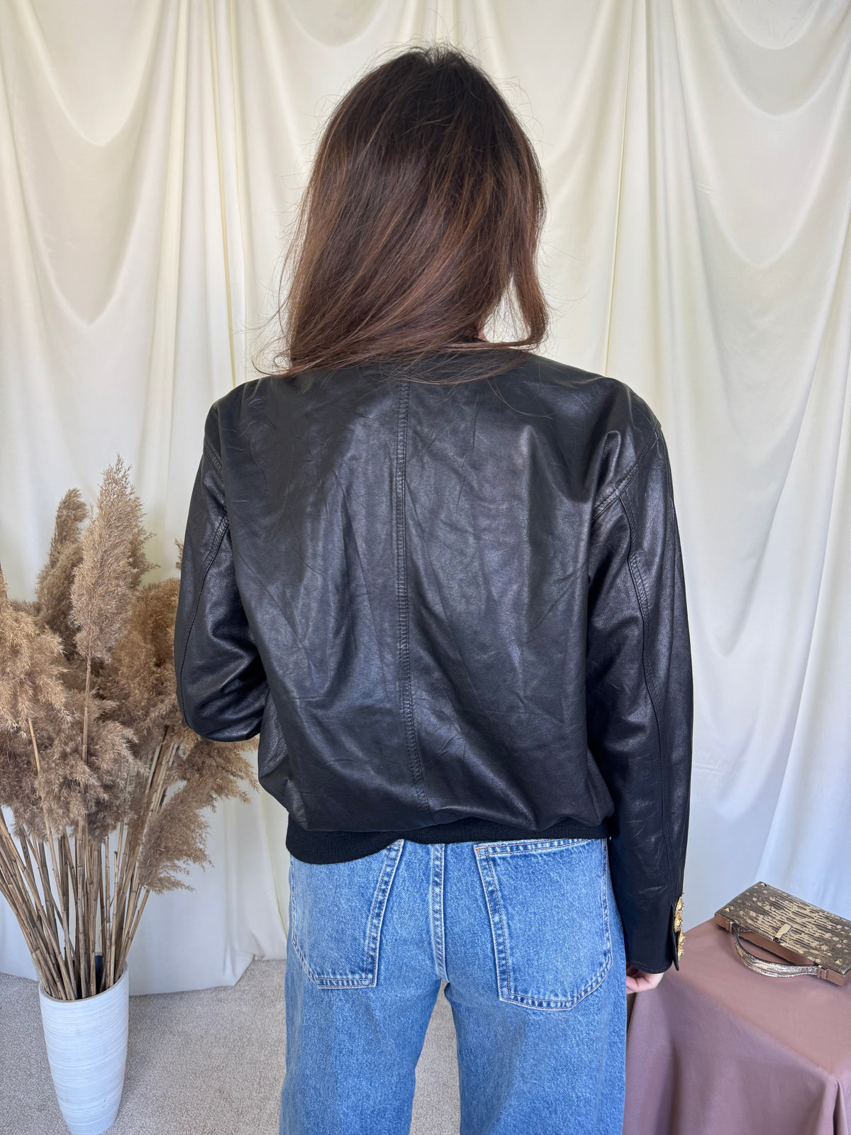Jacheta vintage tip bomber din 100% piele naturală fină cu nasturi metalici tip bijuterie ( mărimea M/L)