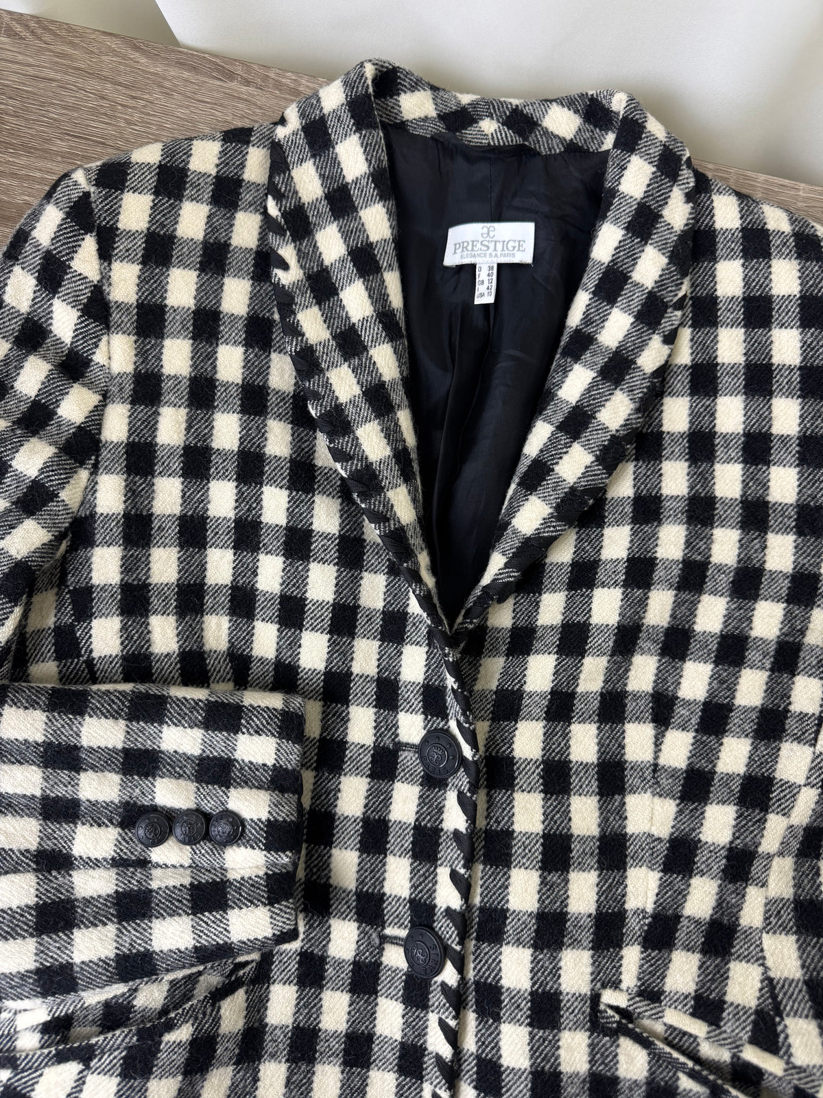 Sacou vintage superb ELEGANCE PARIS din 100% lână, nasturi inscripționați ( mărimea xs/s)