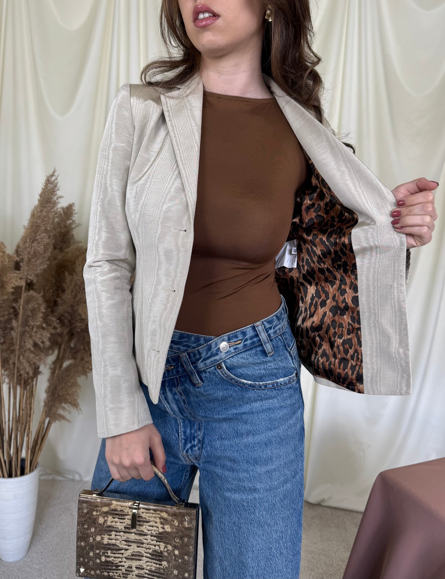 Back in stock. Sacou DOLCE&GABBANA cu talie cambrata și căptușeală cu print 
(Mărimea xs/s)