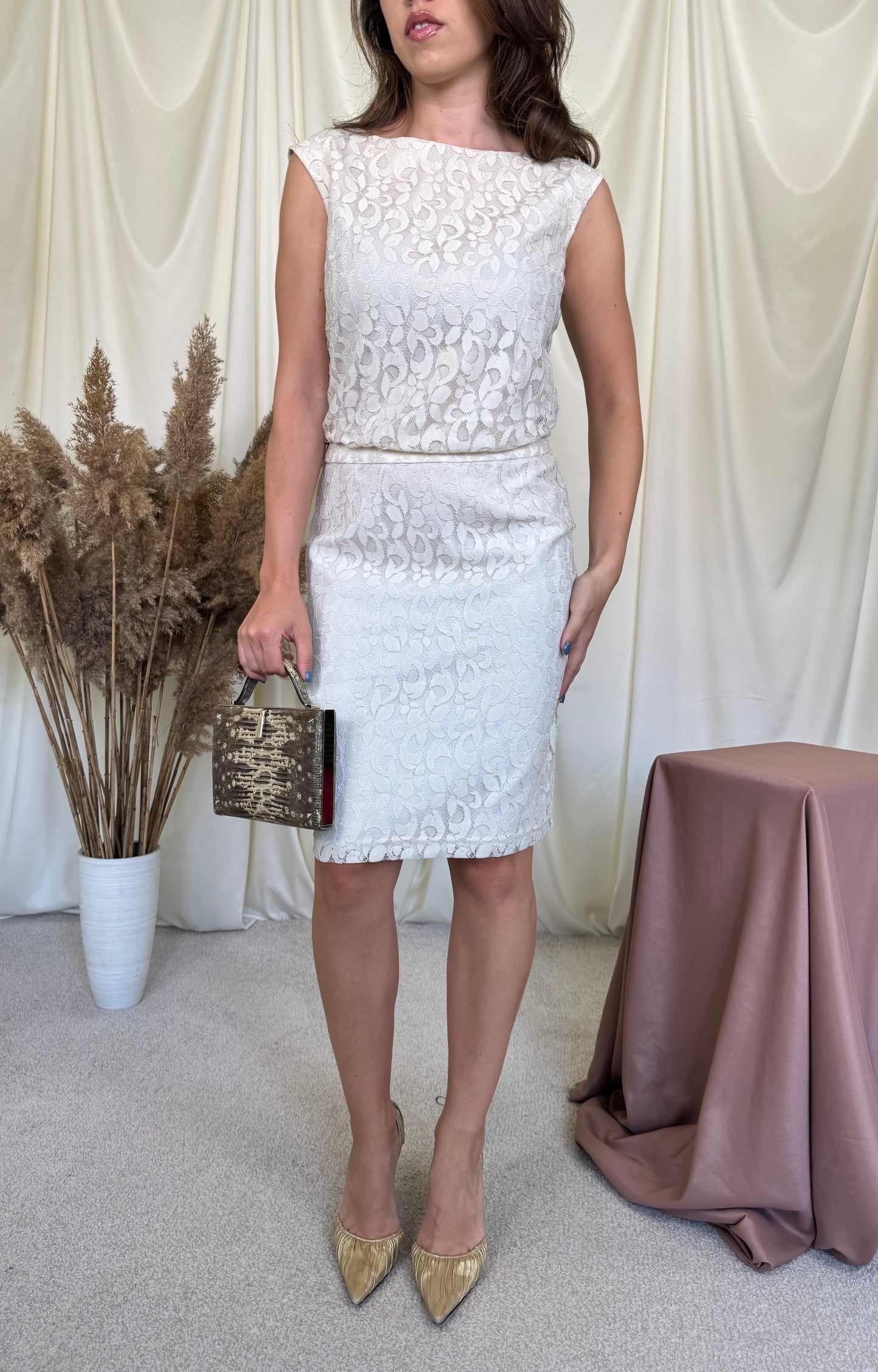 Rochie crem Hugo Boss din dantelă cu talie marcata ( mărimea S)