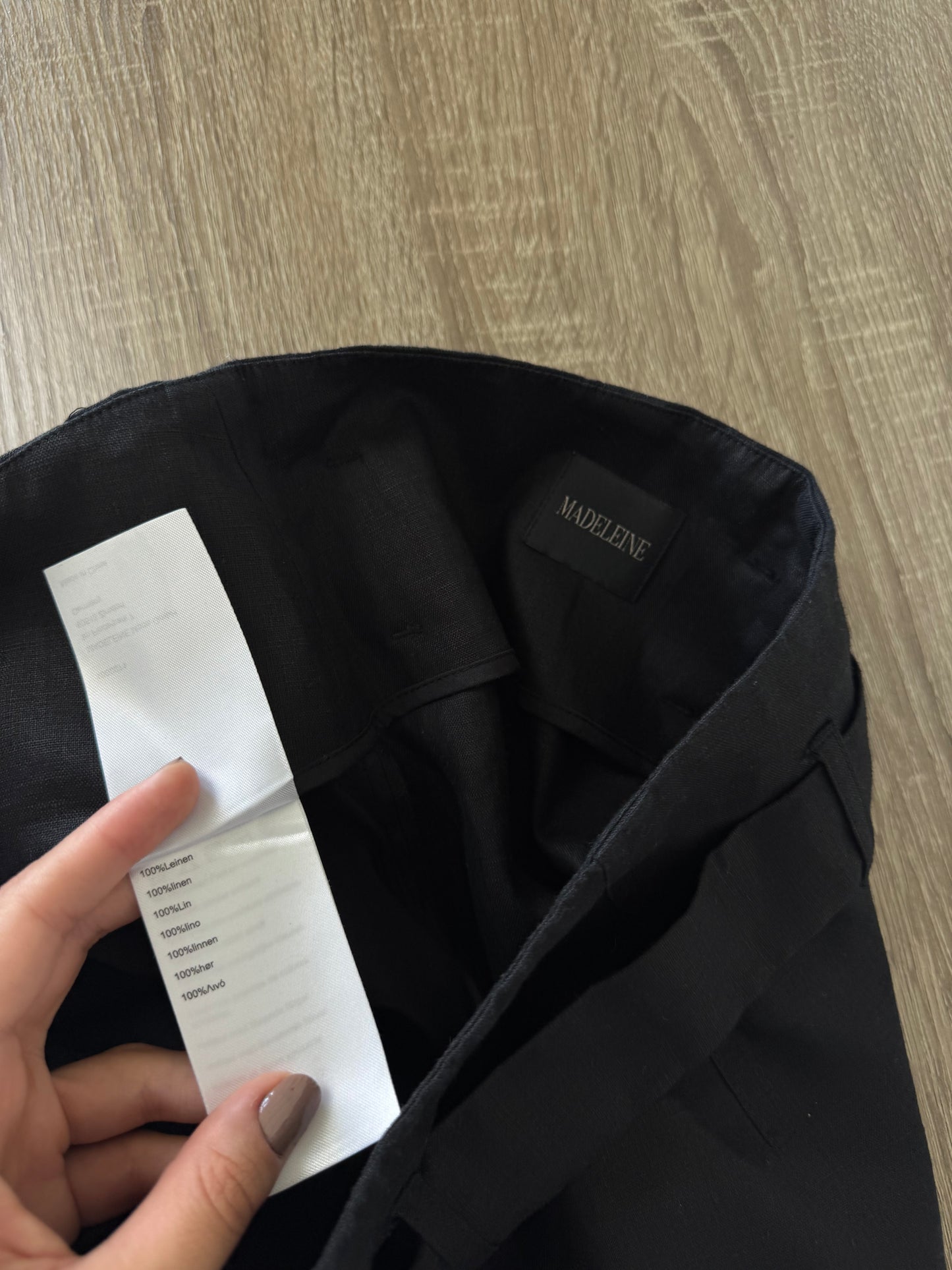 Pantalon negru MADELEINE din 100% in cu talie înaltă marcata + cordon pentru ajustare ( mărimea M)