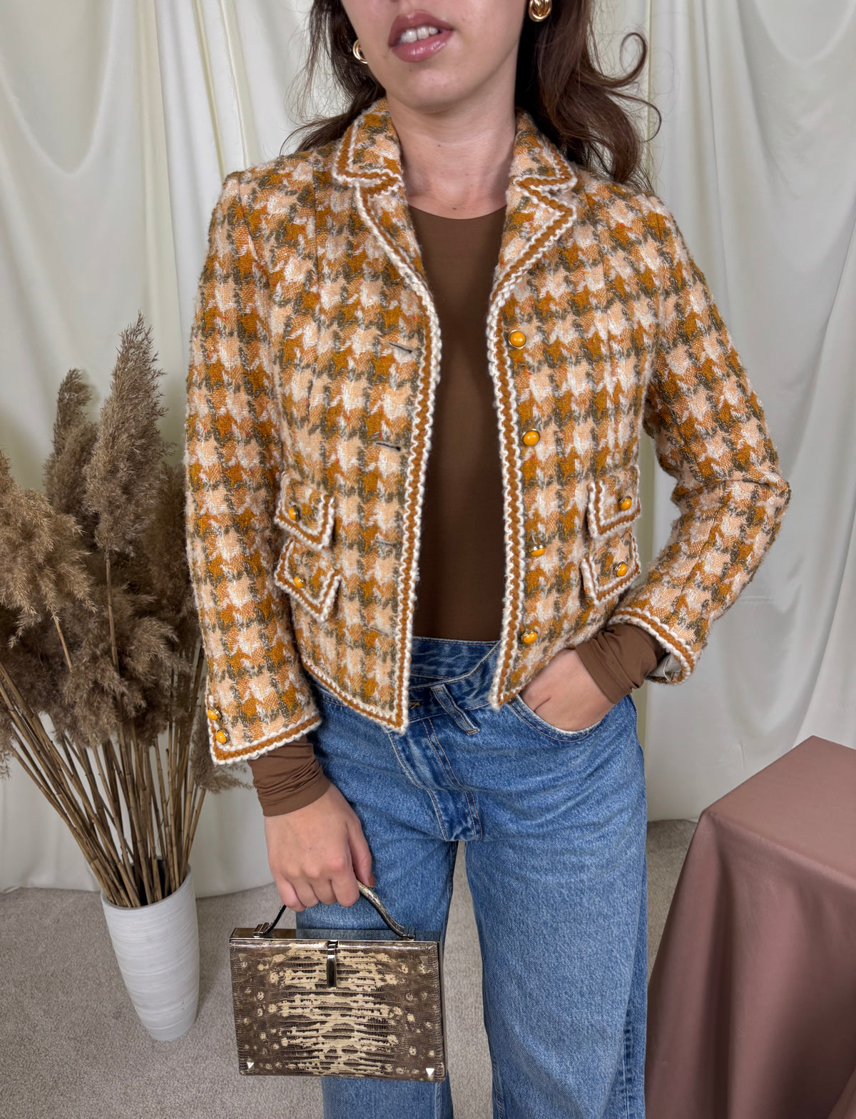 Sacou vintage tip jachetă din tWeed superb de lana, nasturi bijuterie ( mărimea xs)