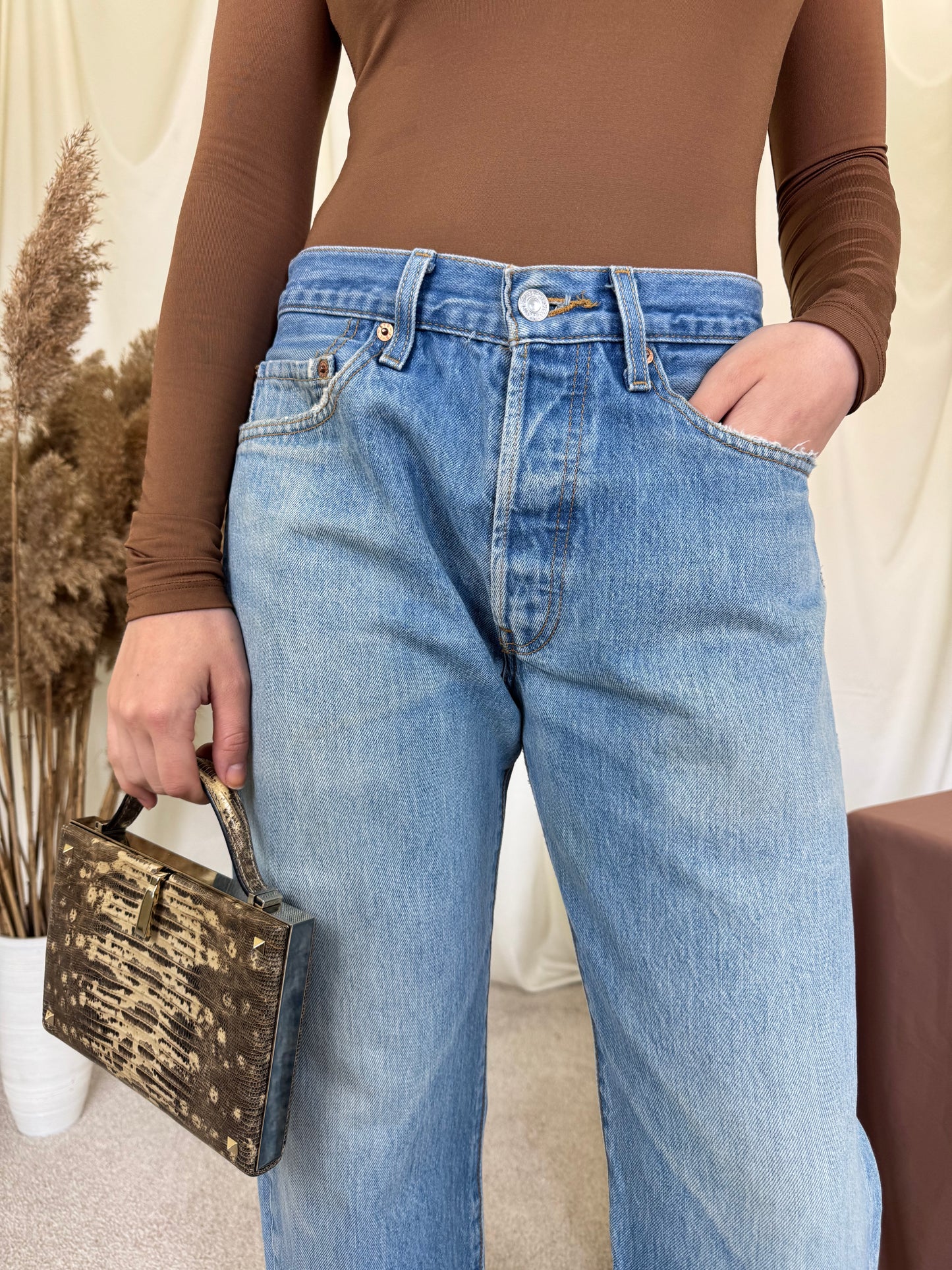 Levi’s 501 cu talie medie, denim clasic din bumbac 
(Mărimea M)- 78 talie