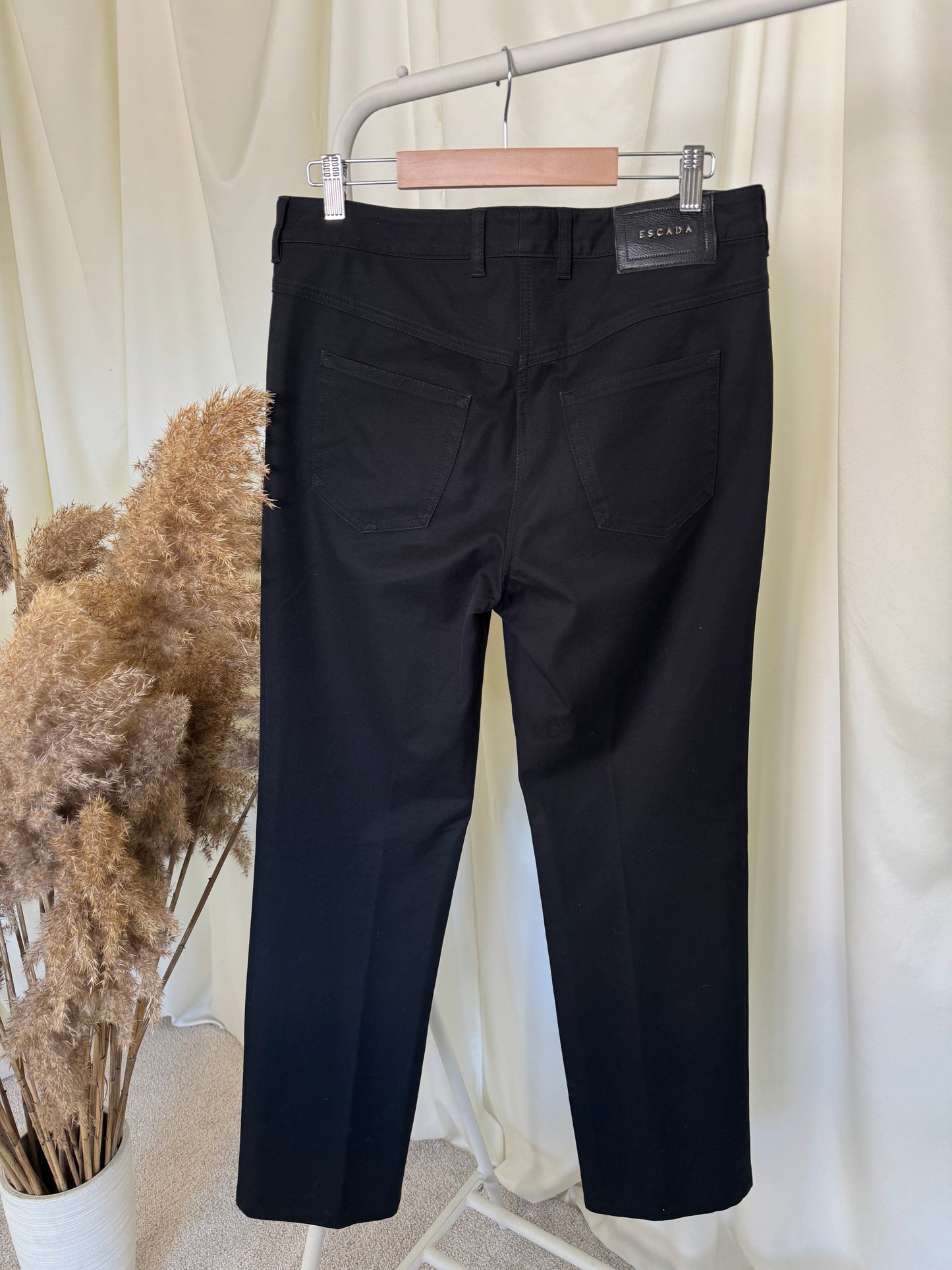 Pantalon Escada din denim elastic 
(Mărimea 40/M-L)