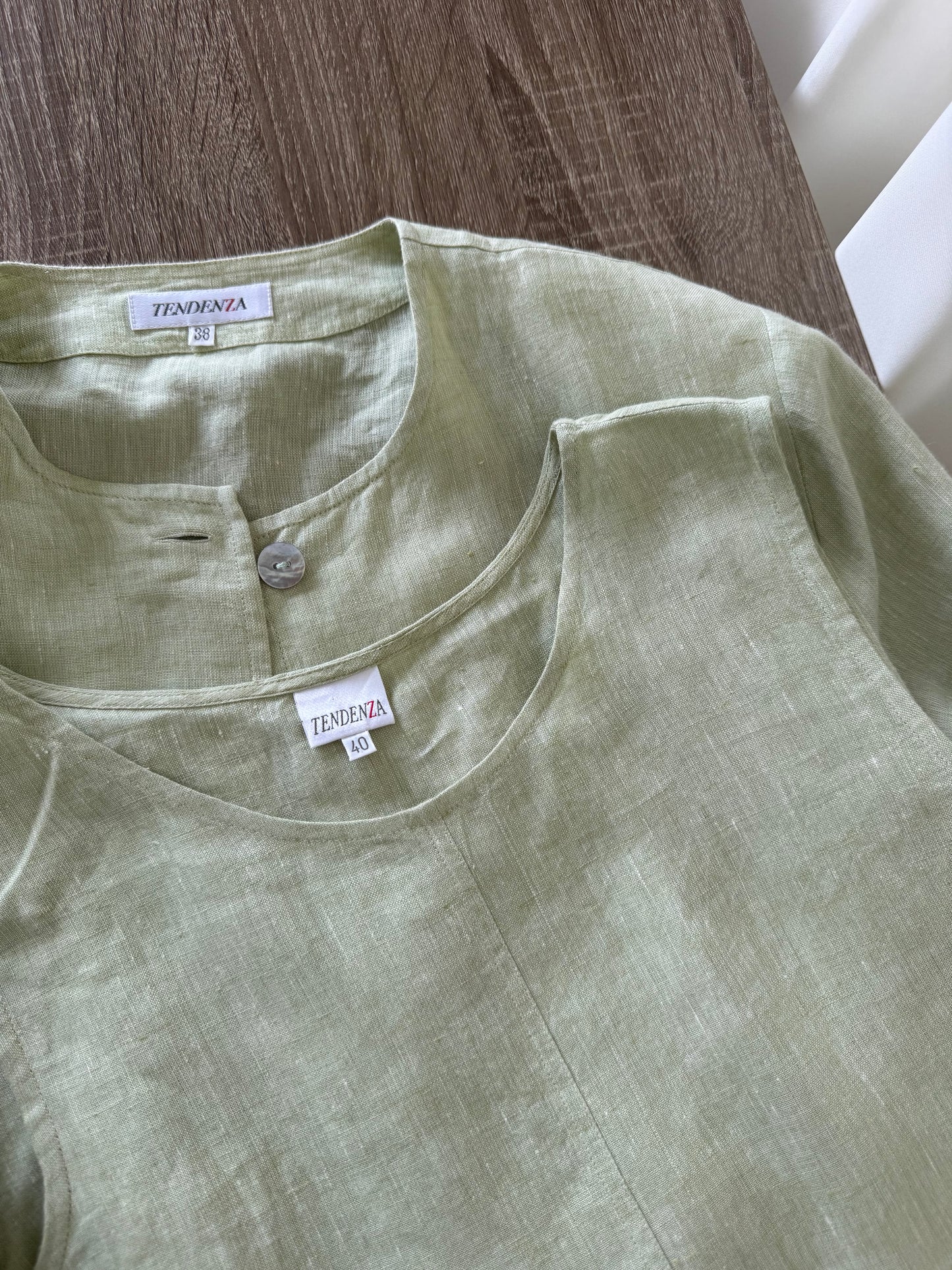 Set vintage din 100% in într-o nuanță superbă de verde mentă cu nasturi perla (mărimea M/L)