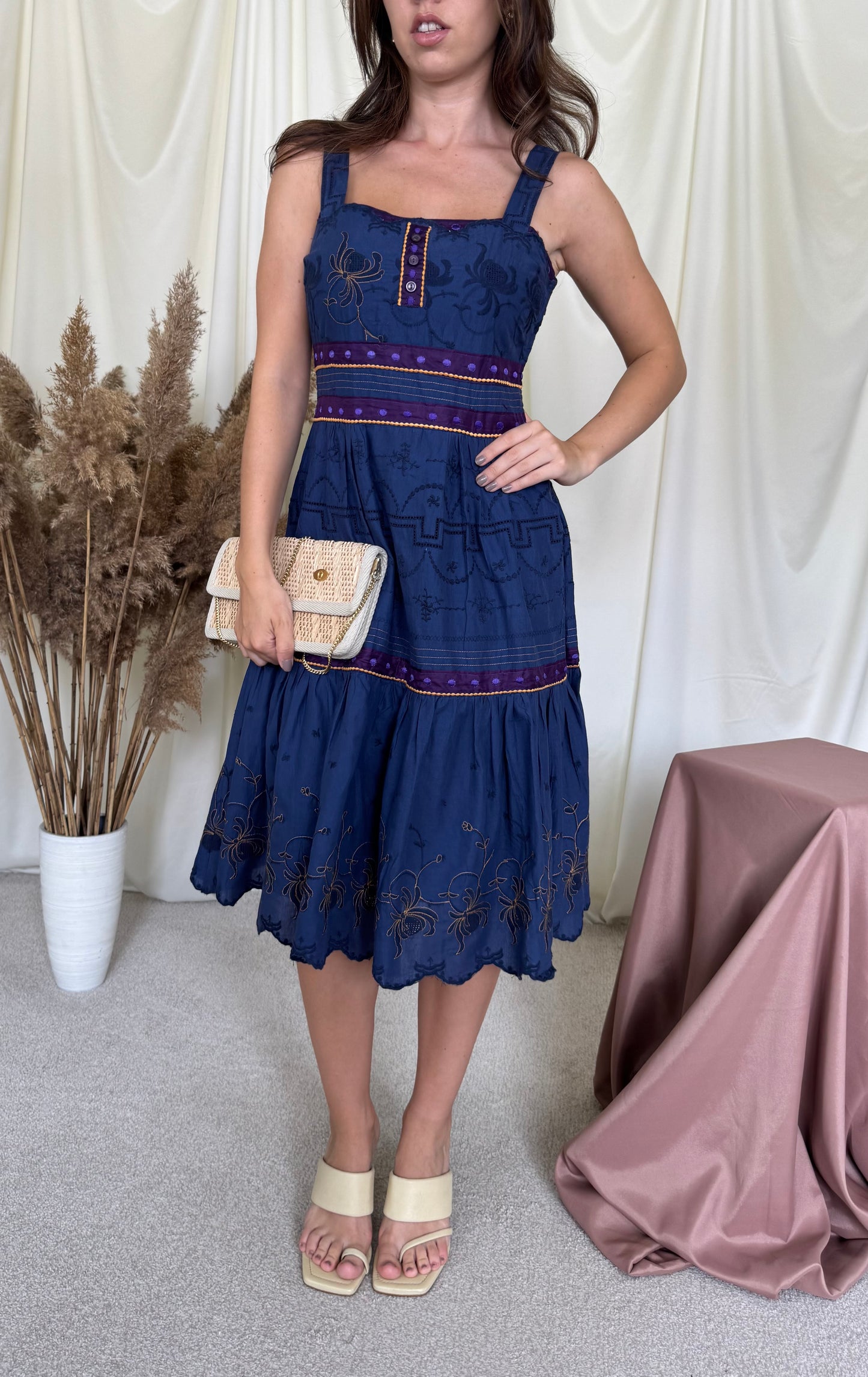 Rochie brodată de vară din 100% bumbac, accente mov ( mărimea XS-S)