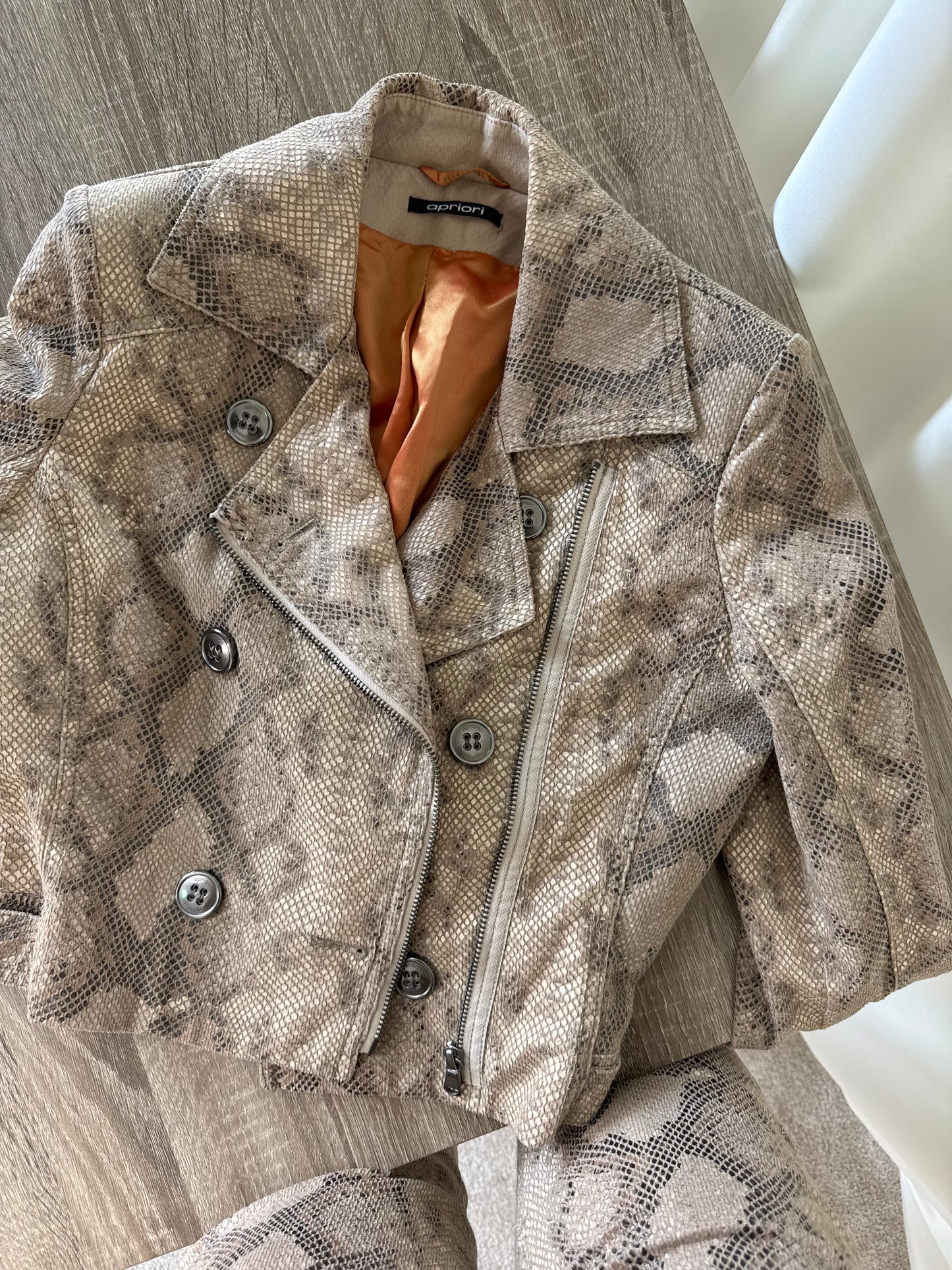 Costum snake, jachetă și pantalon 
(Mărimea XS-S)