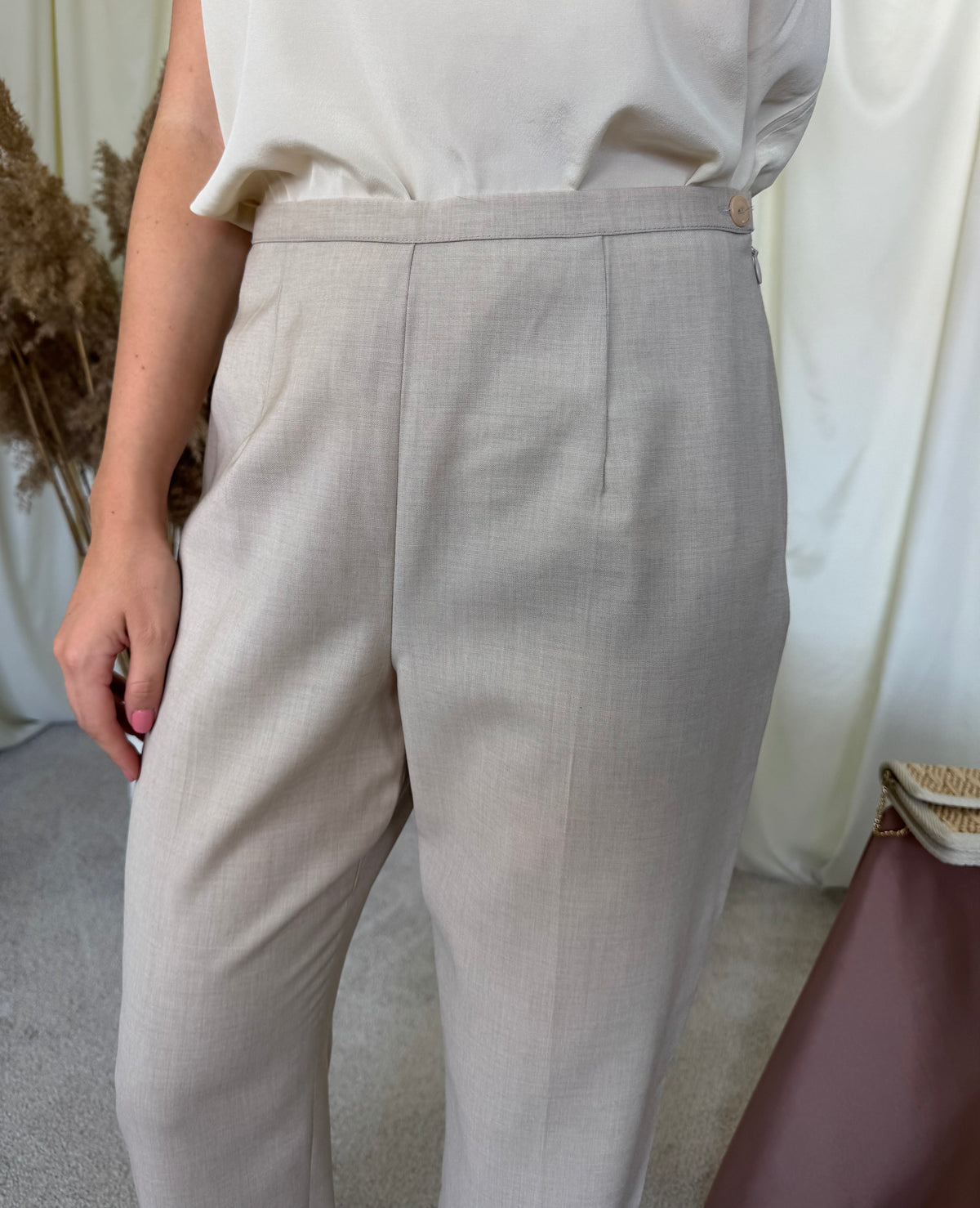 Pantalon vintage din 100% Lână subțire cu talie înaltă ( mărimea M)