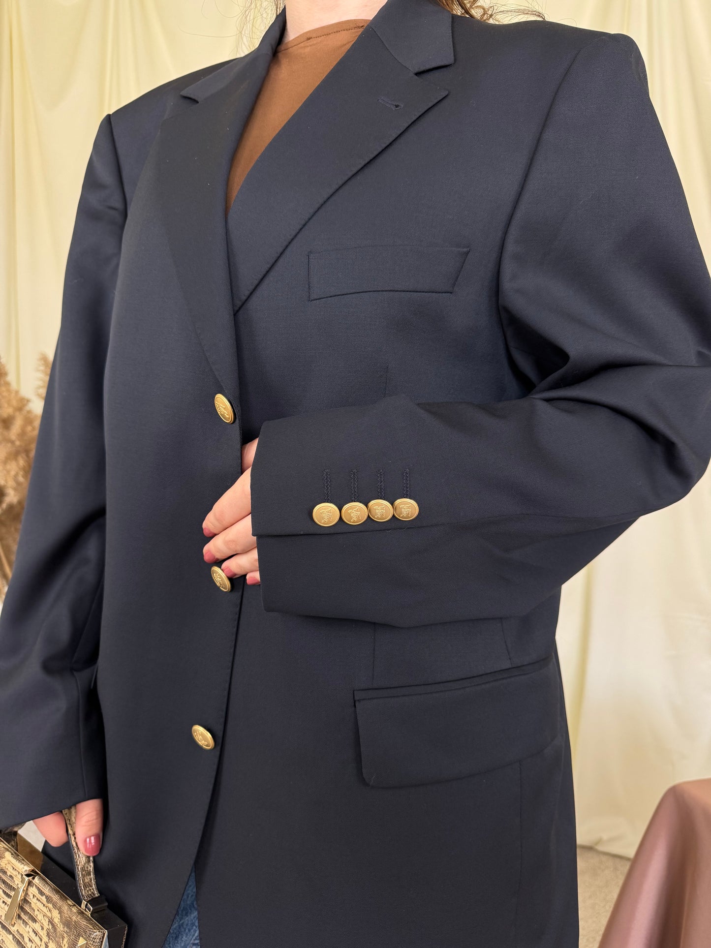 Sacou BURBERRY cu nasturi metalici inscripționați in fit oversized 
(Mărimea L/XL)