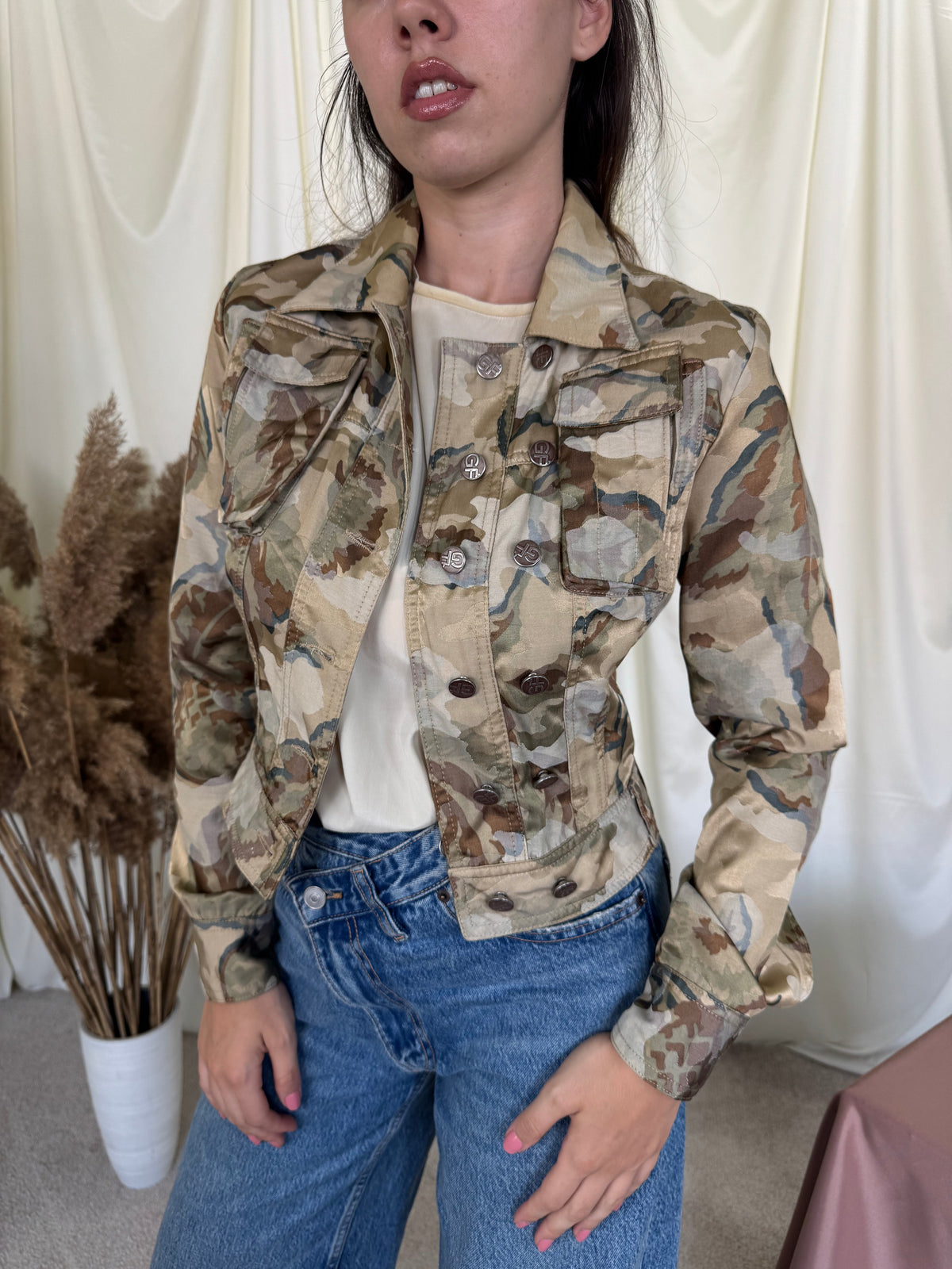 Geacă vintage premium GIANFRANCO FERRE din bumbac cu print army și nasturi inscripționați ( mărimea XS )