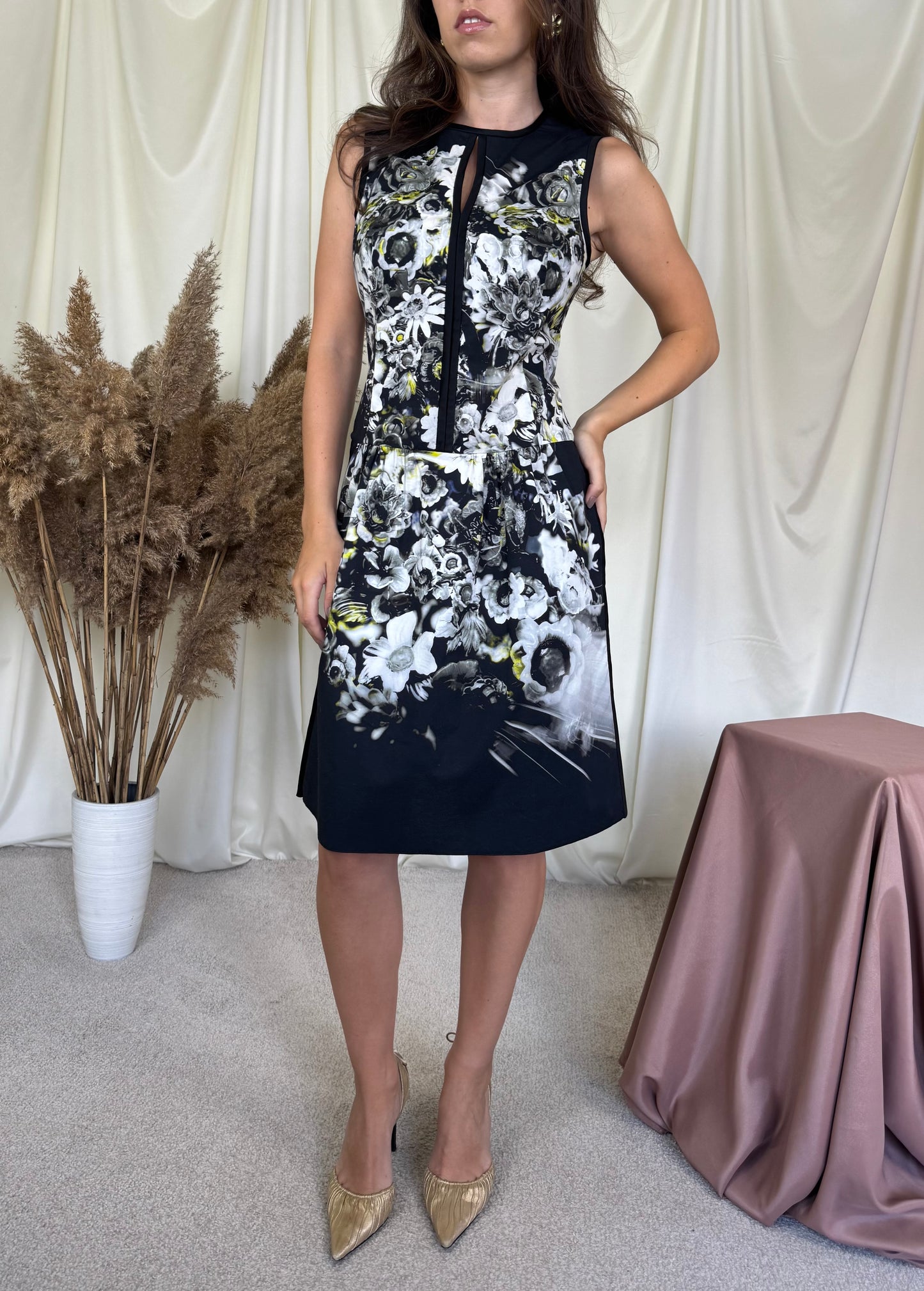 Rochie luxury PRADA din bumbac cu print floral și detalii satinate. Piesă statement în croială feminină ( mărimea S-M)