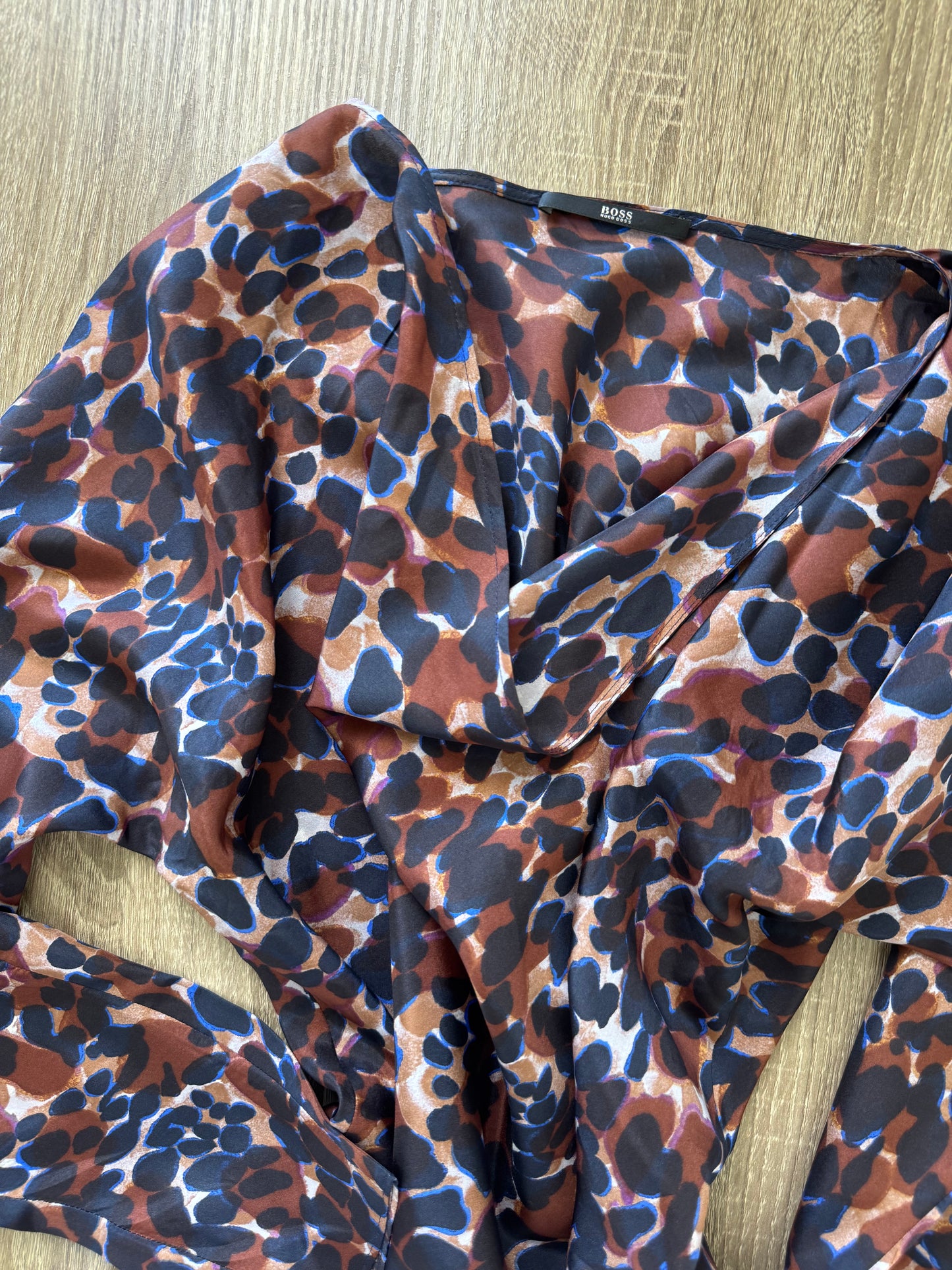 Camasa/ bluză din 100% matase naturala cu print Hugo Boss ( mărimea S/M)