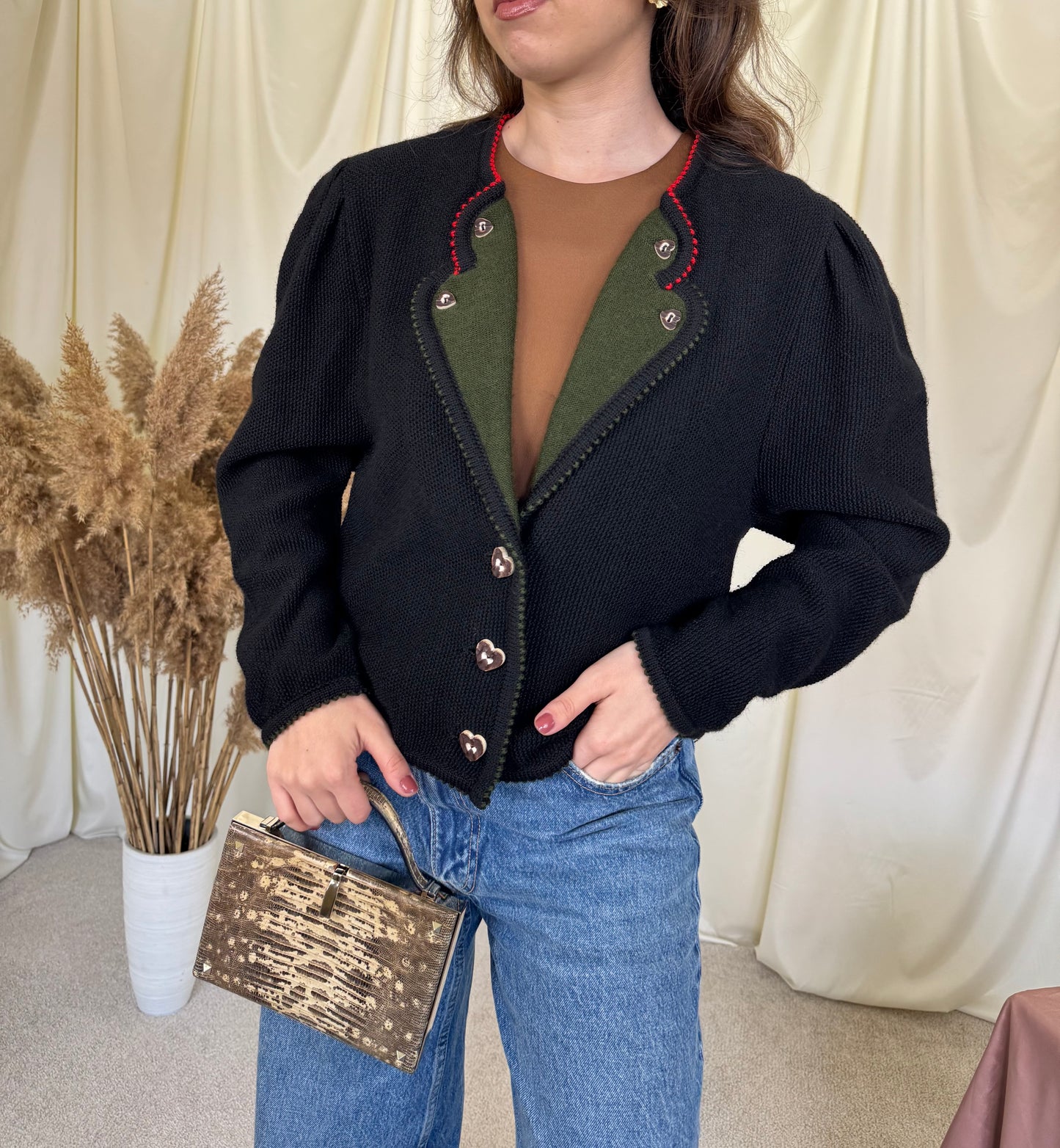 Cardigan vintage din 100% lână cu broderie superbă ( mărimea M/L)