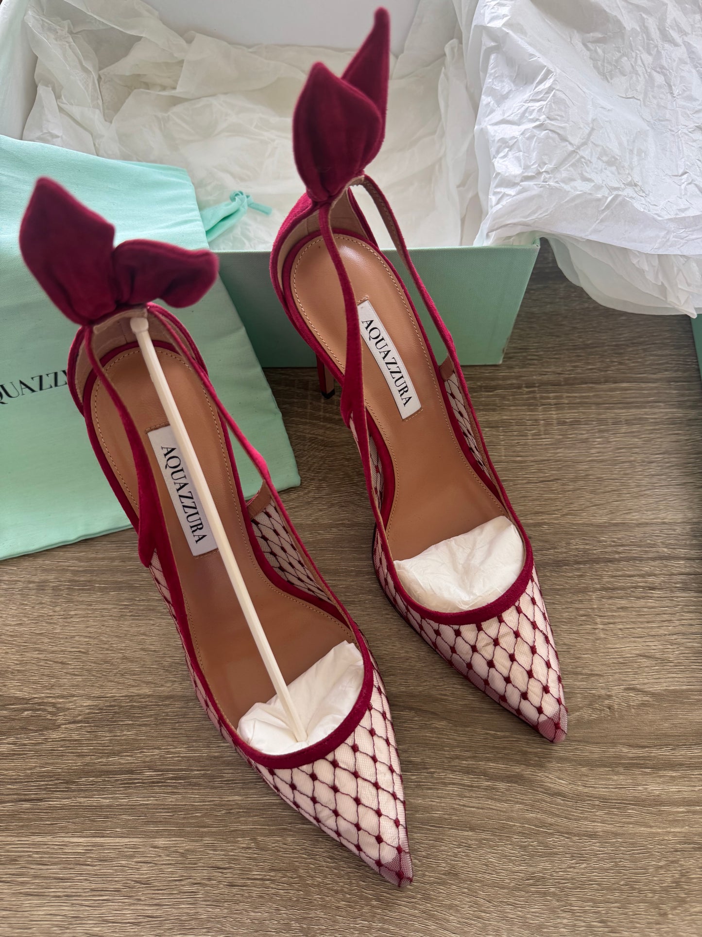 Pantofii Bow Tie Aquazzura spectaculoși din piele naturală, în condiție nouă ( mărimea 40,5) 
Spectaculoși, lucrați impecabil.