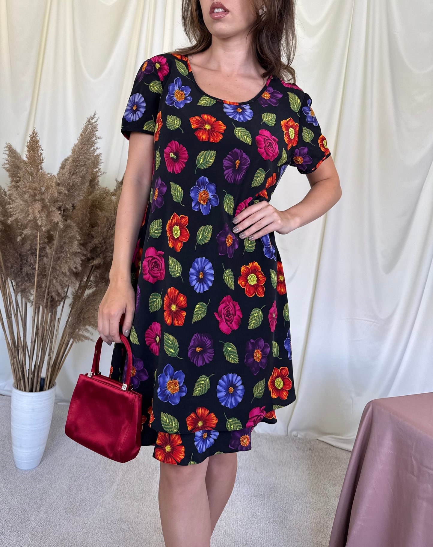 Rochie vintage din 100% matase naturala cu print floral
(Mărimea M)