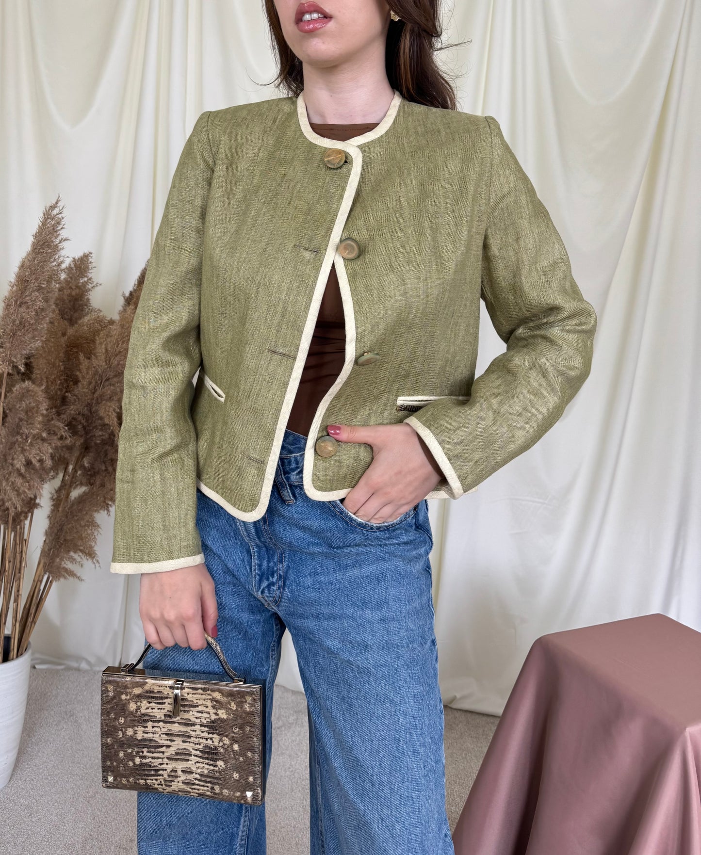 Sacou superb din 100% in verde olive 
(Mărimea S/M)